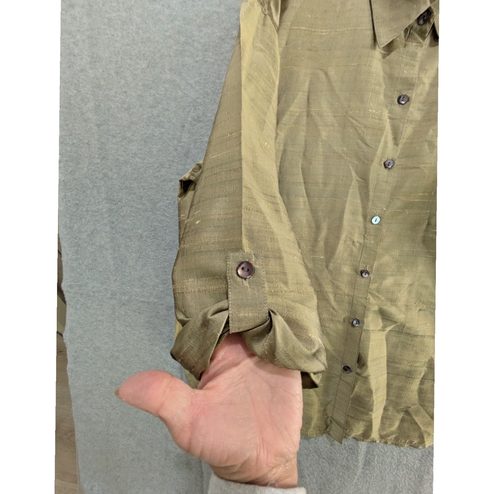 Vintage Chicos Design Shirt Womens 3 100% Silk Roll Tab Oversized Button Up Brown Puff Sleeve V-Neck Long Sleeve Blouse Solid Knit Formal Womens Size XS / US 0-2 / IT 36-38 - 7 Thumbnail