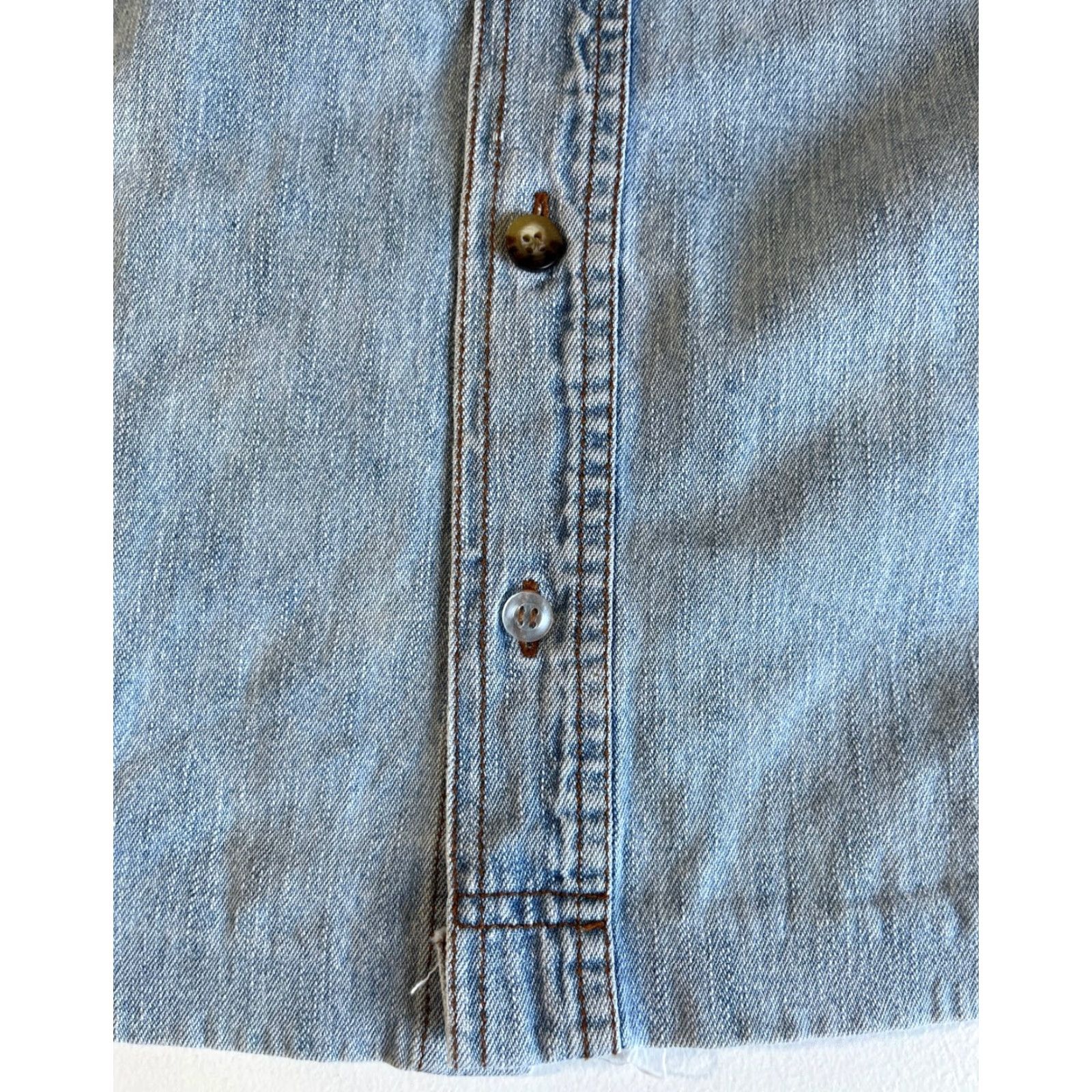 Guess VINTAGE Guess Denim Shirt Mens Button-Up LS 90s Americana Size L Blue Cotton Embroidered Pockets Size US L / EU 52-54 / 3 - 5 Thumbnail