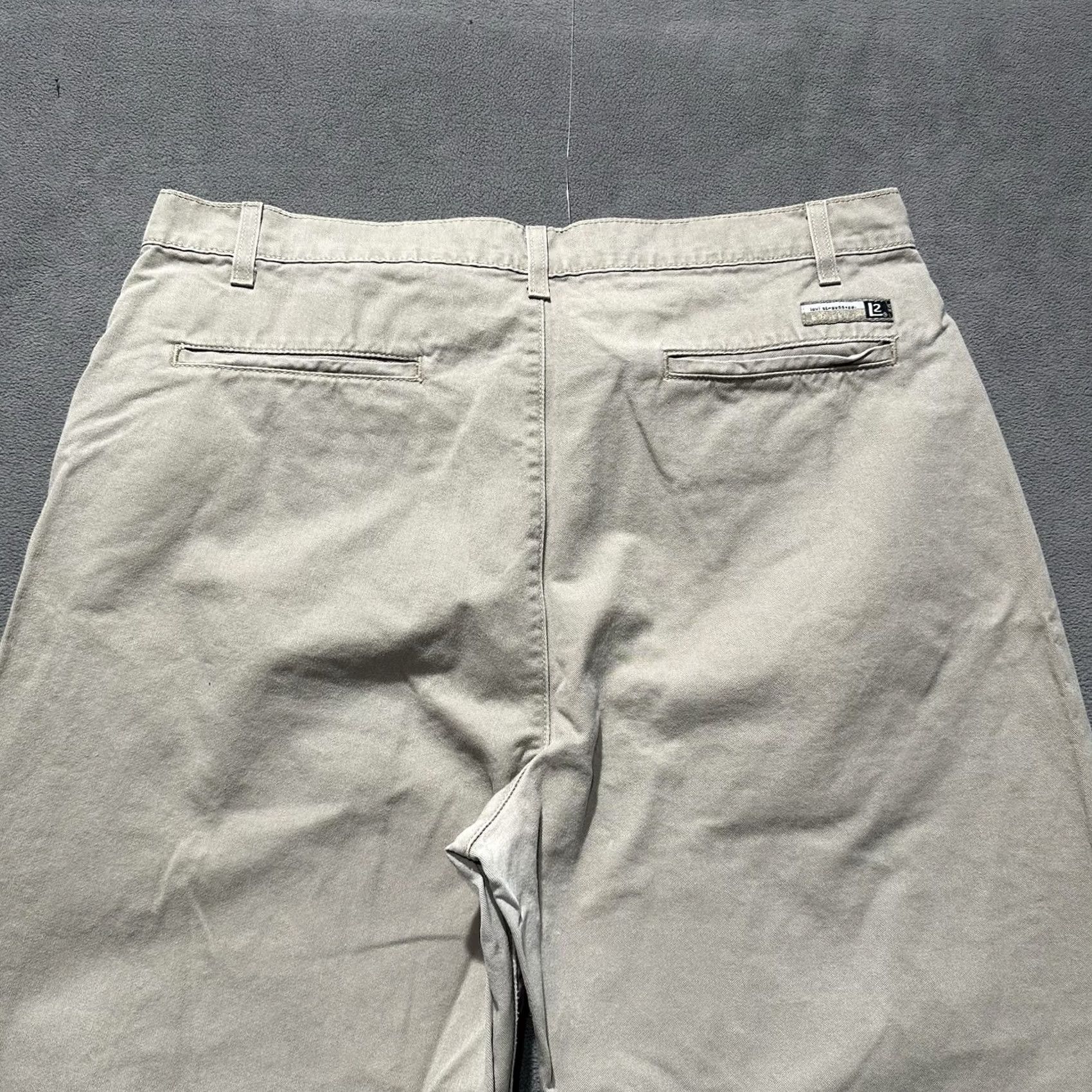 Levi's VINTAGE Levi's Pants Men 36 Beige Khaki Wide Leg Straight Skate 90s y2k Size US 36 / EU 52 - 4 Thumbnail