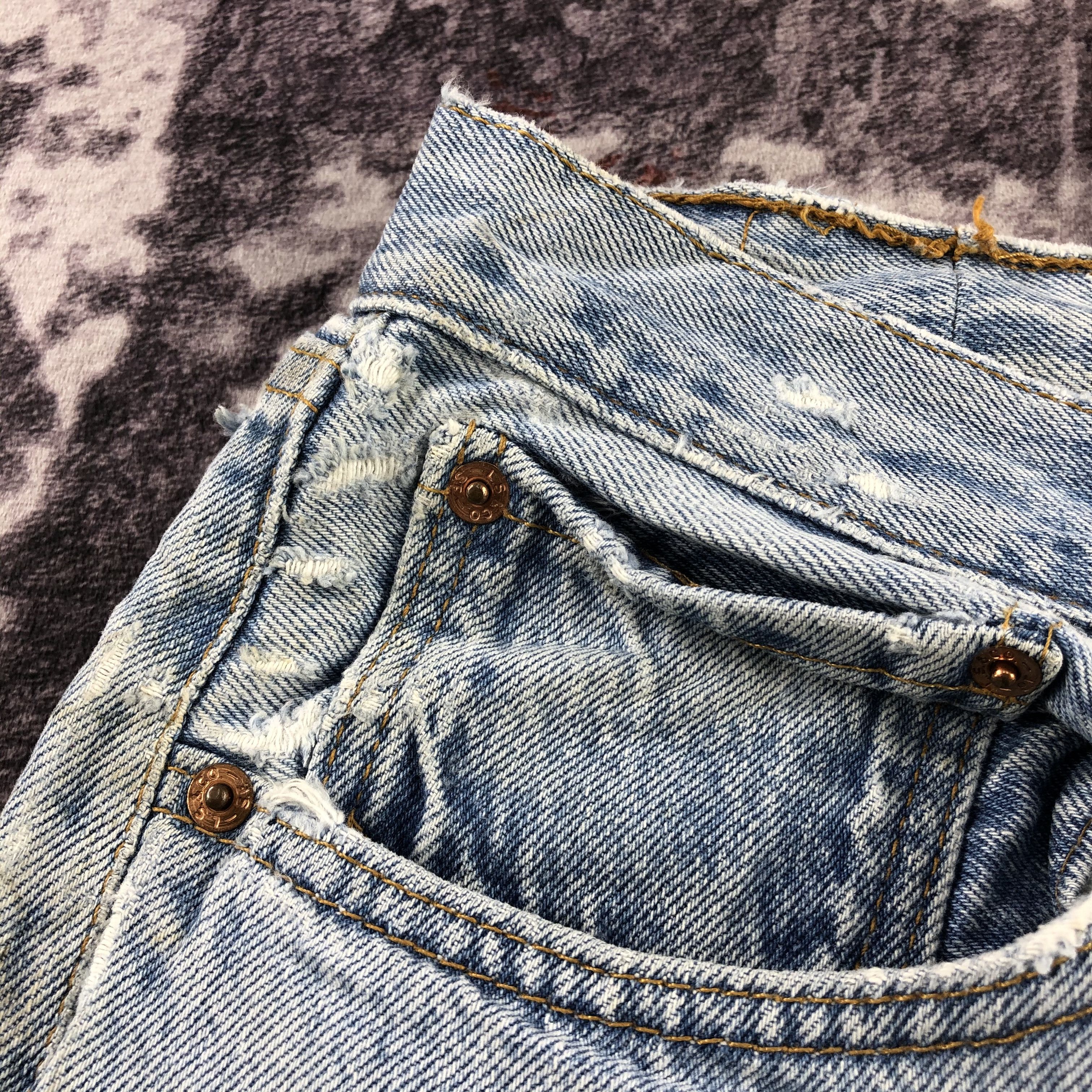 Levi's Vintage 90s Light Wash Levis 501 Jeans-JM3031 Size US 31 - 12 Thumbnail
