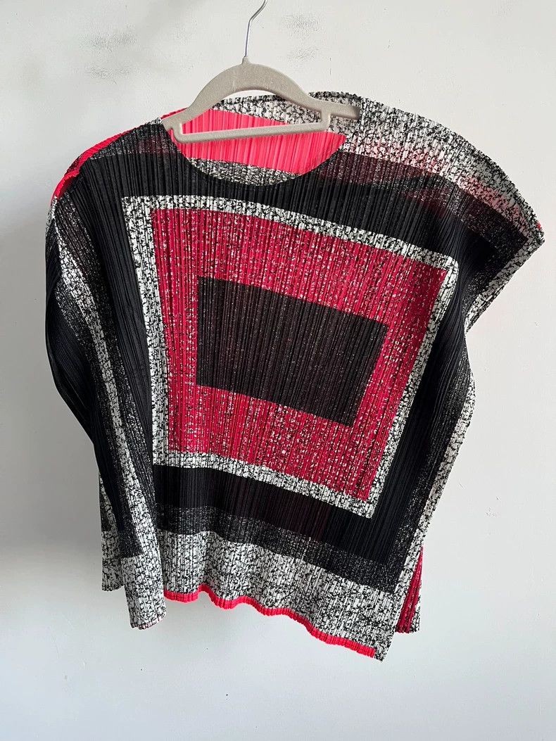 Issey Miyake Issey Miyake size:3 Black and pink Green Mountain Limited Size S / US 4 / IT 40 - 1 Thumbnail