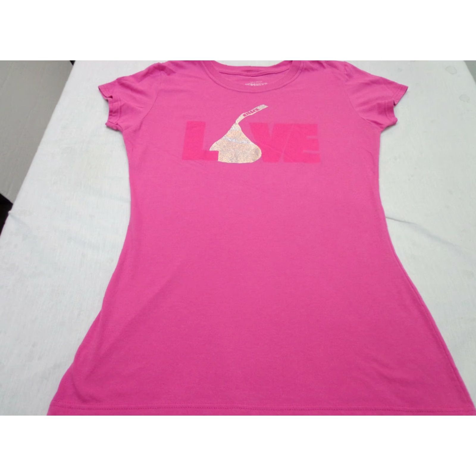 Vintage Hershey's Kisses LOVE Pink T Shirt Junior's 2XL Womens Short Sleeve Crew Neck Cotton Blend Size XXL / US 16-18 / IT 52-54 - 2 Thumbnail