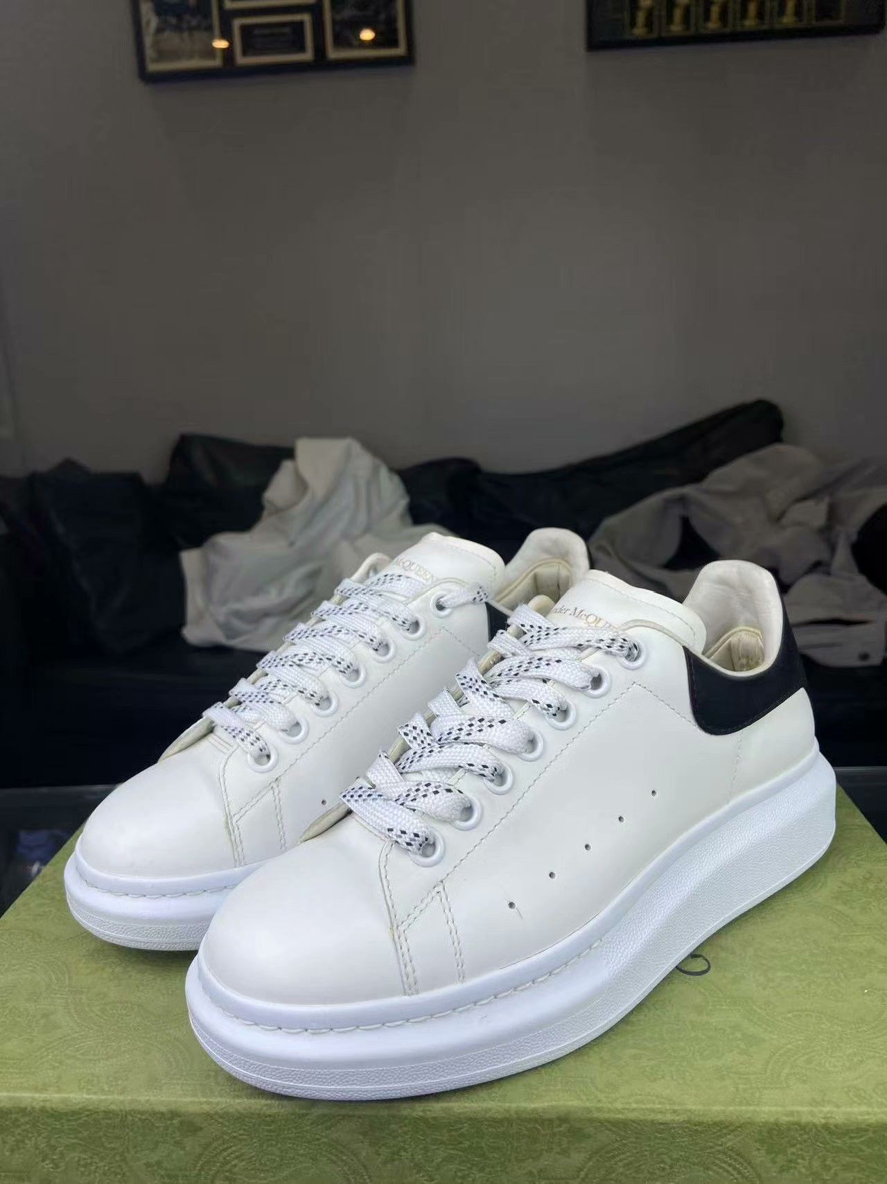 Alexander McQueen Alexander McQueen Black Lowtop Sneakers 40 Men Size US 7.5 / EU 40-41 - 1 Thumbnail