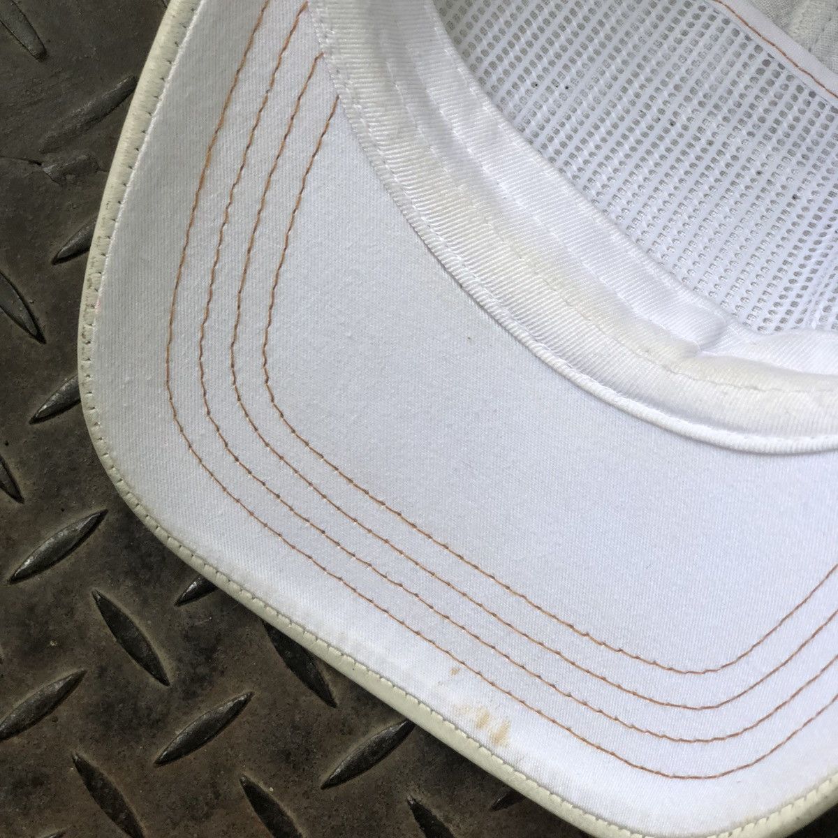 Von Dutch 🔥RARE🔥 Von Dutch Leather White Special Edition Trucker Hat Size ONE SIZE - 8 Thumbnail