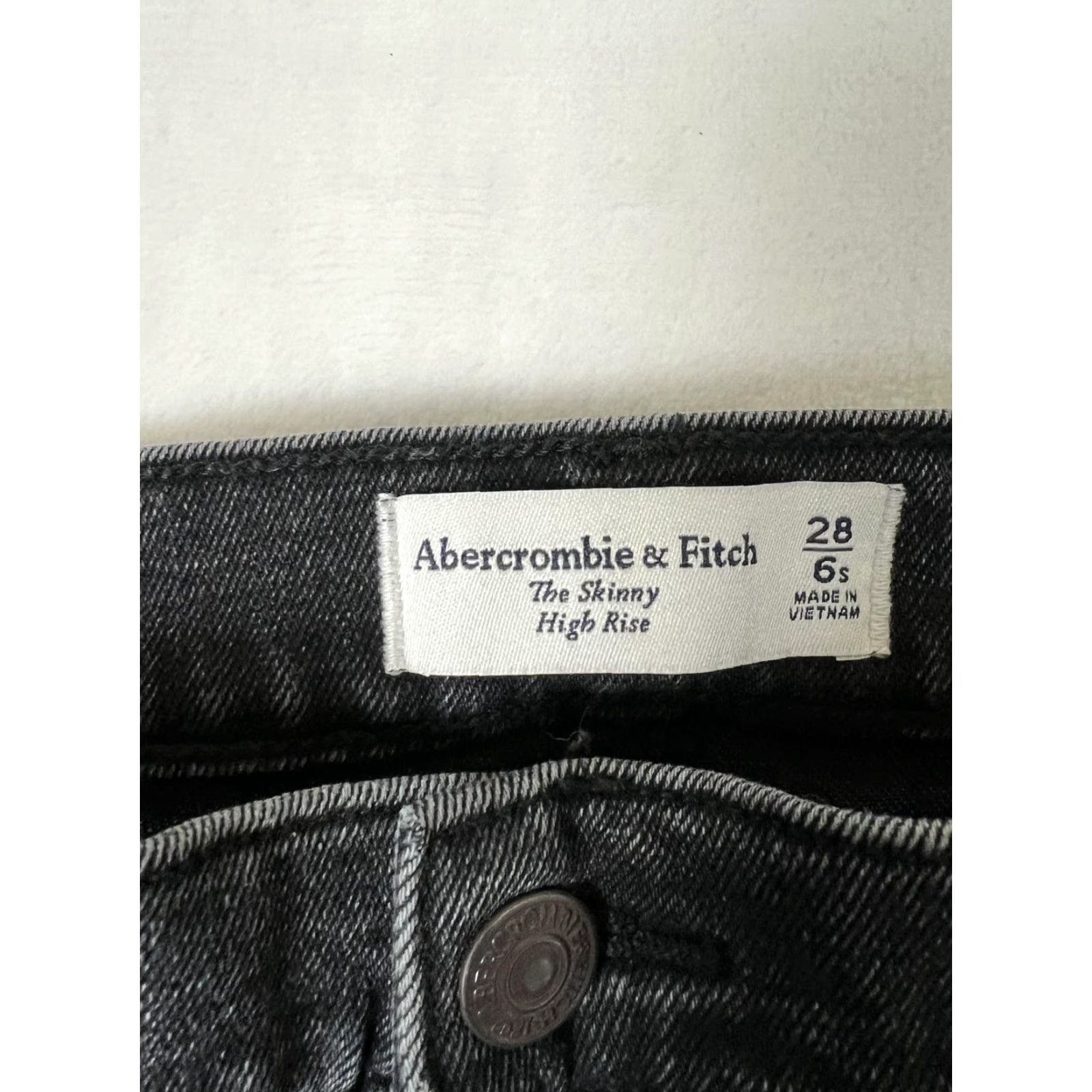 Abercrombie & Fitch Abercrombie & Fitch The Skinny High Rise Jeans Womens 6S Black Slit Denim Size 28" / US 6 / IT 42 - 3 Thumbnail