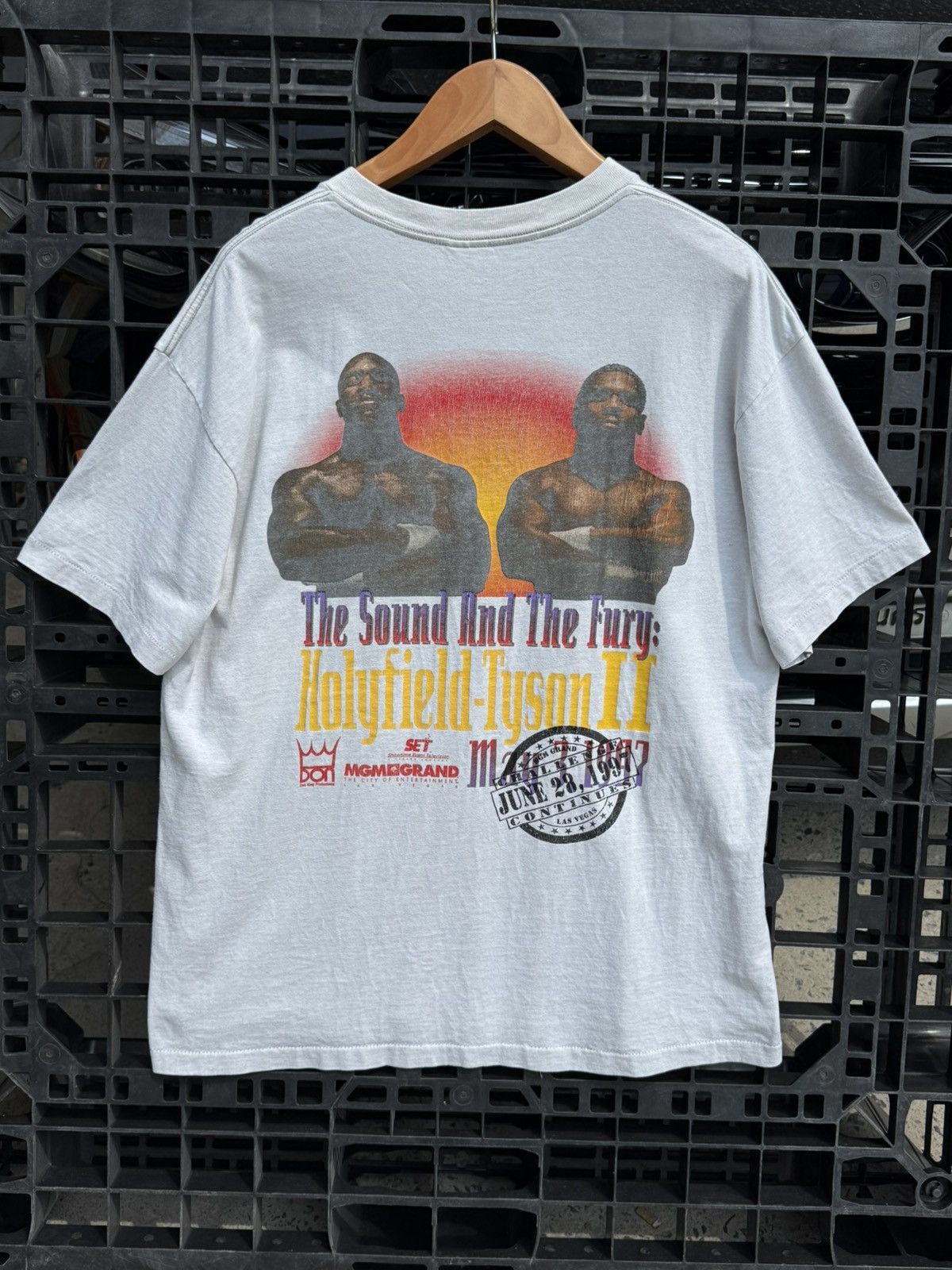 Vintage 💥Vintage Evander Holyfield Mike Tyson II 1997 MGM T-Shirt Size US XL / EU 56 / 4 - 1 Thumbnail