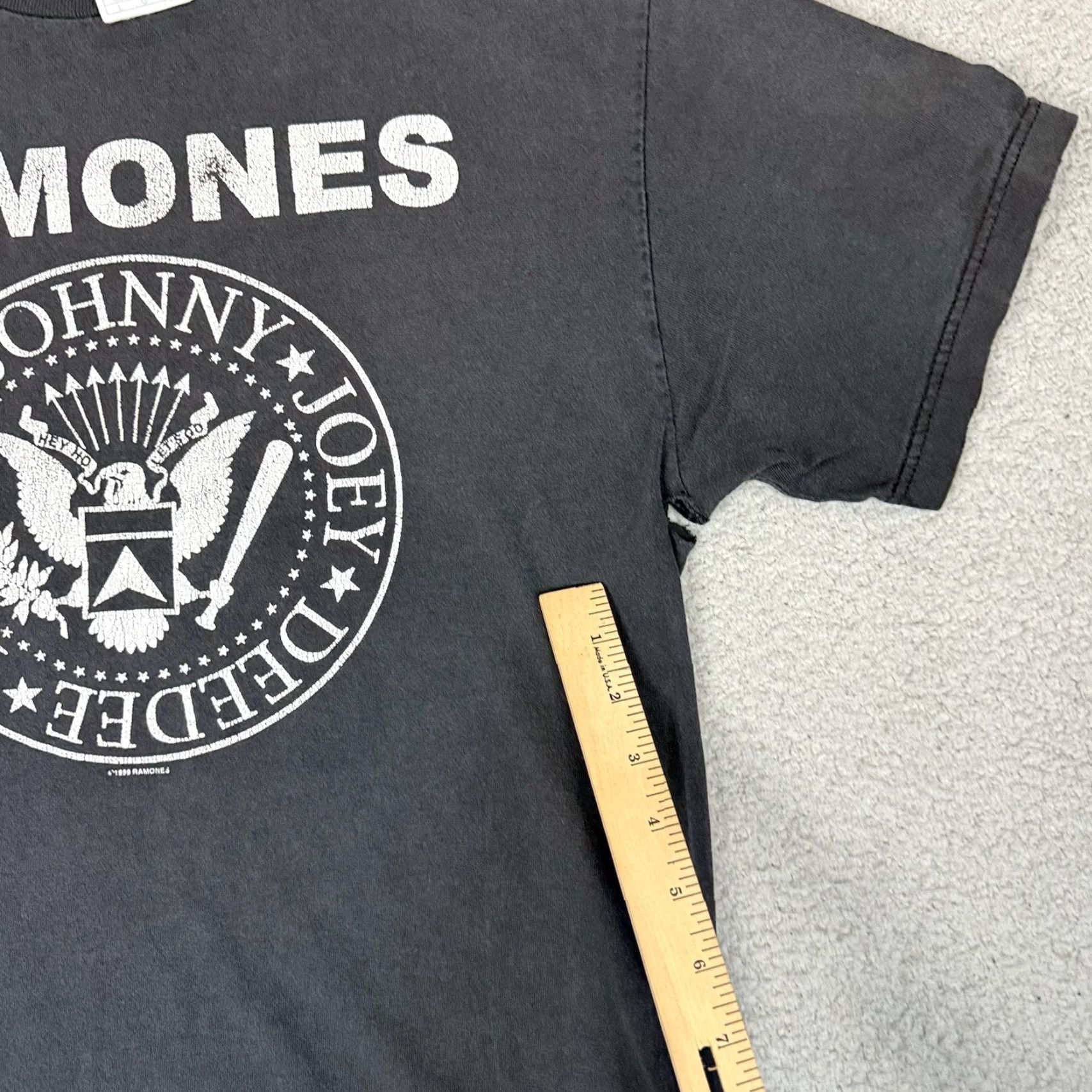 AAA Vintage Ramones T Shirt Men’s Large Black Punk Thrashed Distressed User: Vintage Ramones T-Shirt Men's Large Black Punk Thrashed Distressed Size US L / EU 52-54 / 3 - 5 Thumbnail
