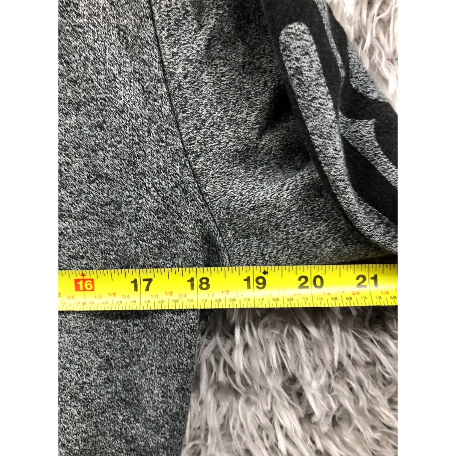 H&M H&M Divided Sweatshirt Mens Size S Gray Long Sleeve Crew Neck Pullover Hooded Pockets Graphic? No, Logo Accents, Regular Fit, Cotton Size US S / EU 44-46 / 1 - 4 Thumbnail