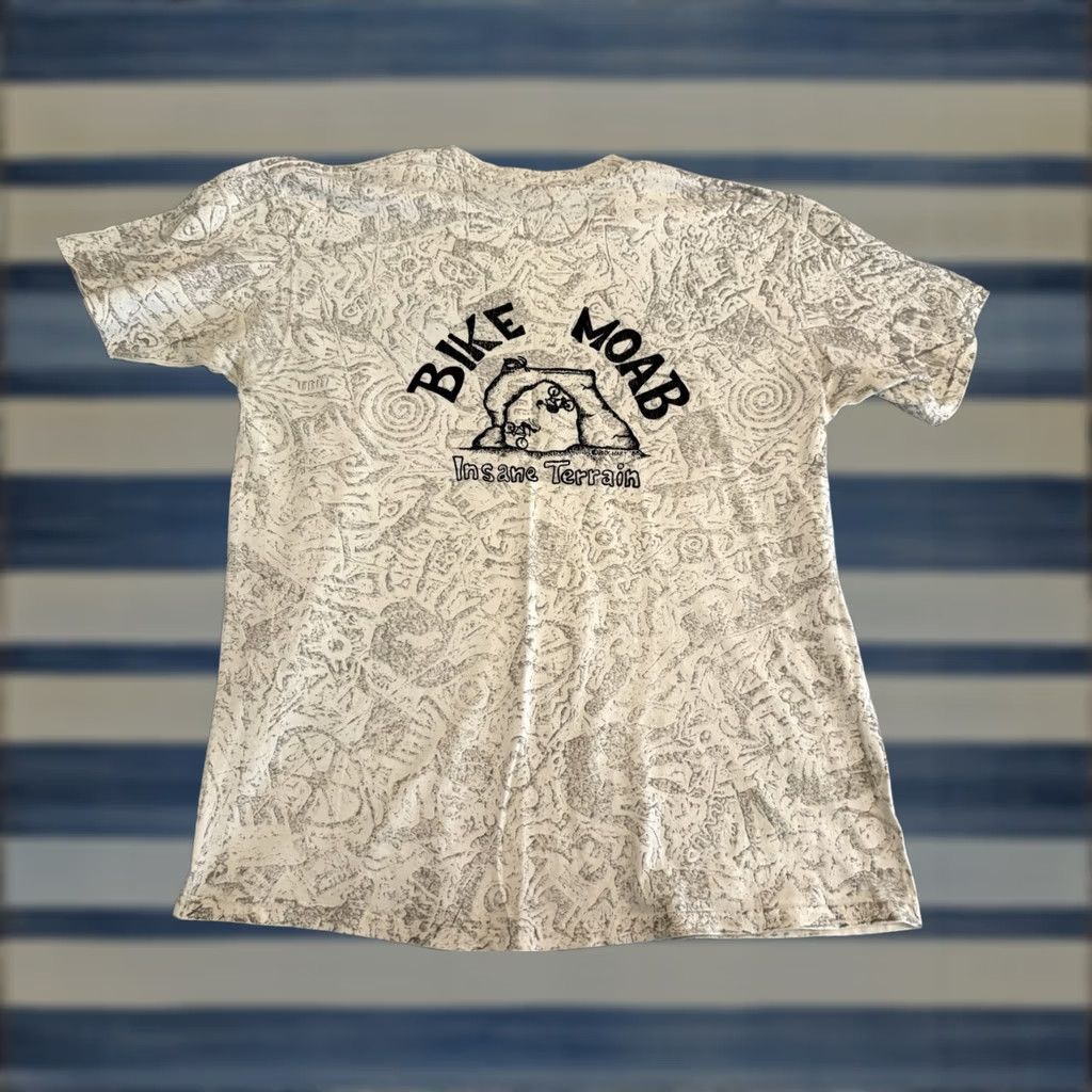 Anvil VINTAGE Anvil T-Shirt Men's Short Sleeve Crew Neck White XL 90s Biker Bike Moab Utah Insane Terrain Rock Hart AOP Size US XL / EU 56 / 4 - 1 Thumbnail