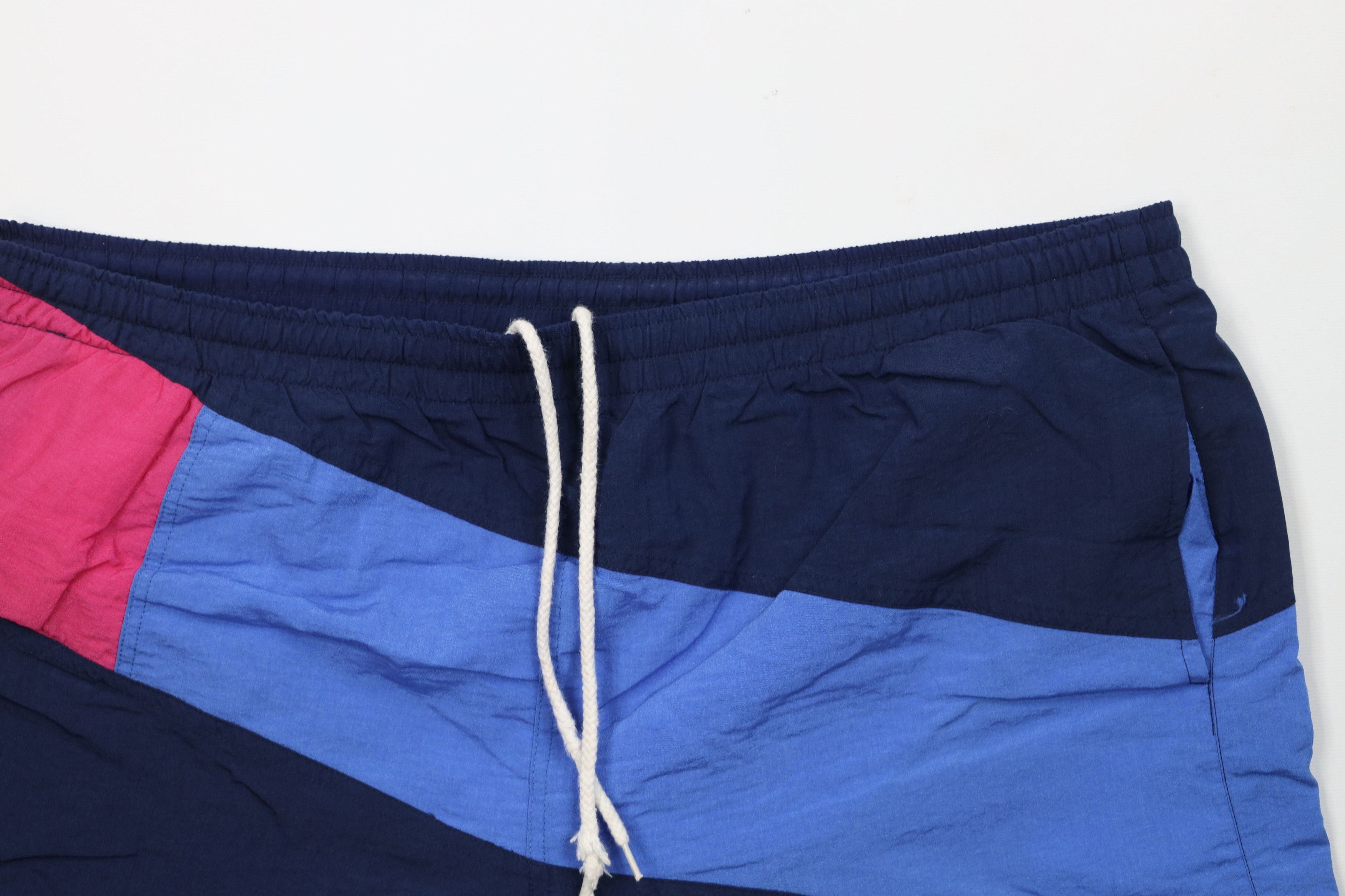 Vintage Vintage 90s Streetwear Block Lined Shorts Swim Trunks Nylon Size US 36 / EU 52 - 2 Thumbnail