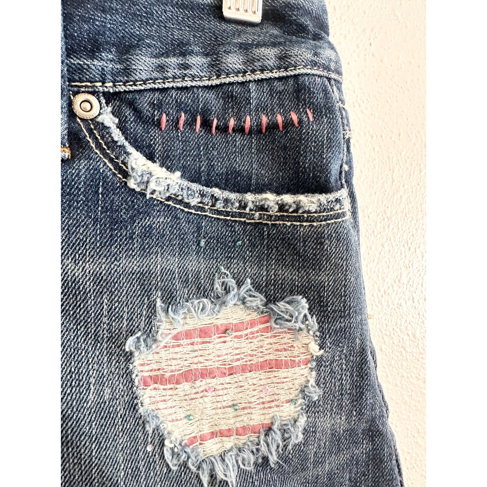 American Eagle Outfitters Y2K American Eagle Distressed Micro Miniskirt size 2 Size 27" / US 4 / IT 40 - 3 Thumbnail
