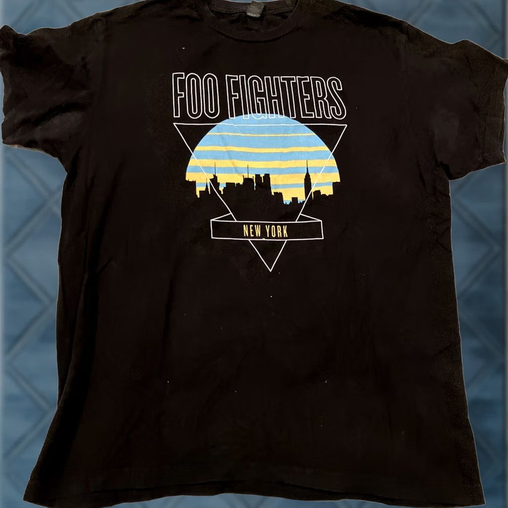 Tultex VINTAGE Foo Fighters T-Shirt Skyline New York Men L Black Cotton Tultex Graphic Tee Regular Short Sleeve Crew Neck Rock Grunge 90s Mens Size US L / EU 52-54 / 3 - 1 Thumbnail