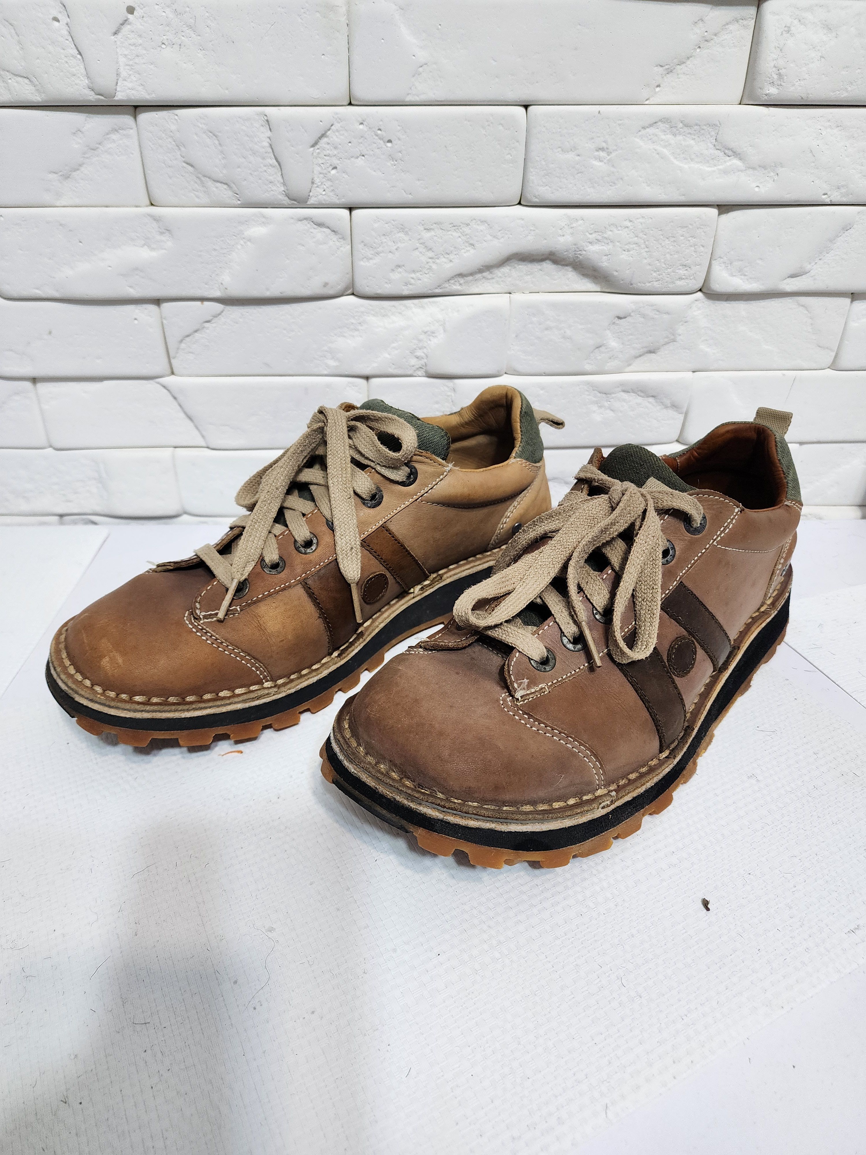 Uniqlo Brown Leather Men's Boots (Size 11.4 in) Size US 11.5 / EU 44-45 - 1 Thumbnail