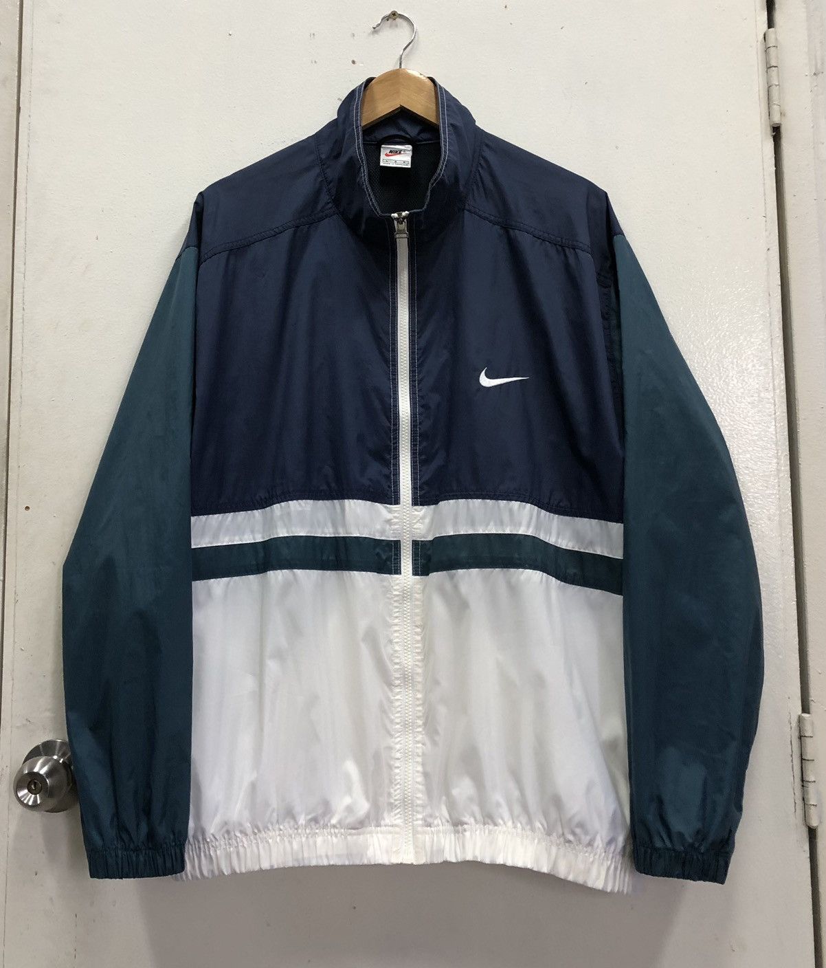 Nike VINTAGE 90S NIKE EMBROIDERY LOGO WINDBREAKER JACKET Size US L / EU 52-54 / 3 - 2 Thumbnail