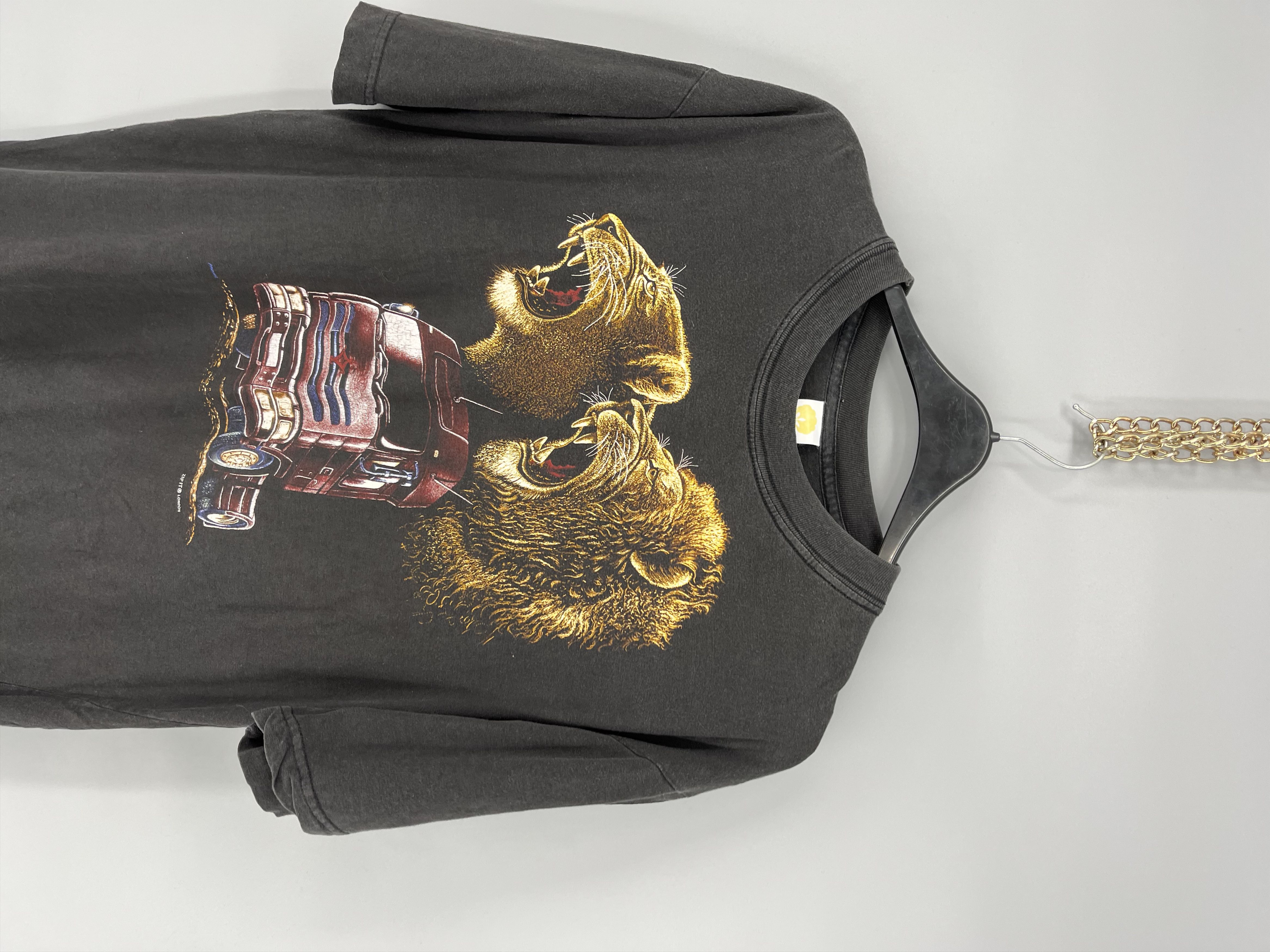 Vintage Vintage 90s lion lioness and truck Boxy Fit Tee ZipIt London Size US XL / EU 56 / 4 - 5 Thumbnail