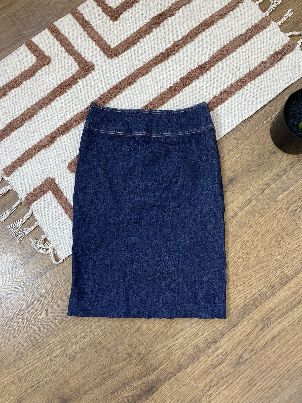 Dolce & Gabbana VINTAGE DOLCE&GABBANA CLASSIC MIDI SKIRT Size 26" / US 2 / IT 38 - 2 Thumbnail
