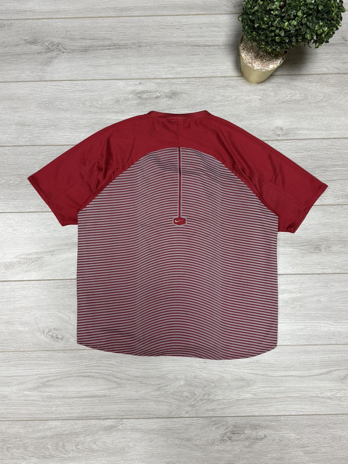 Nike Nike TN vintage tee shirt waves stripes nylon Size US L / EU 52-54 / 3 - 1 Thumbnail
