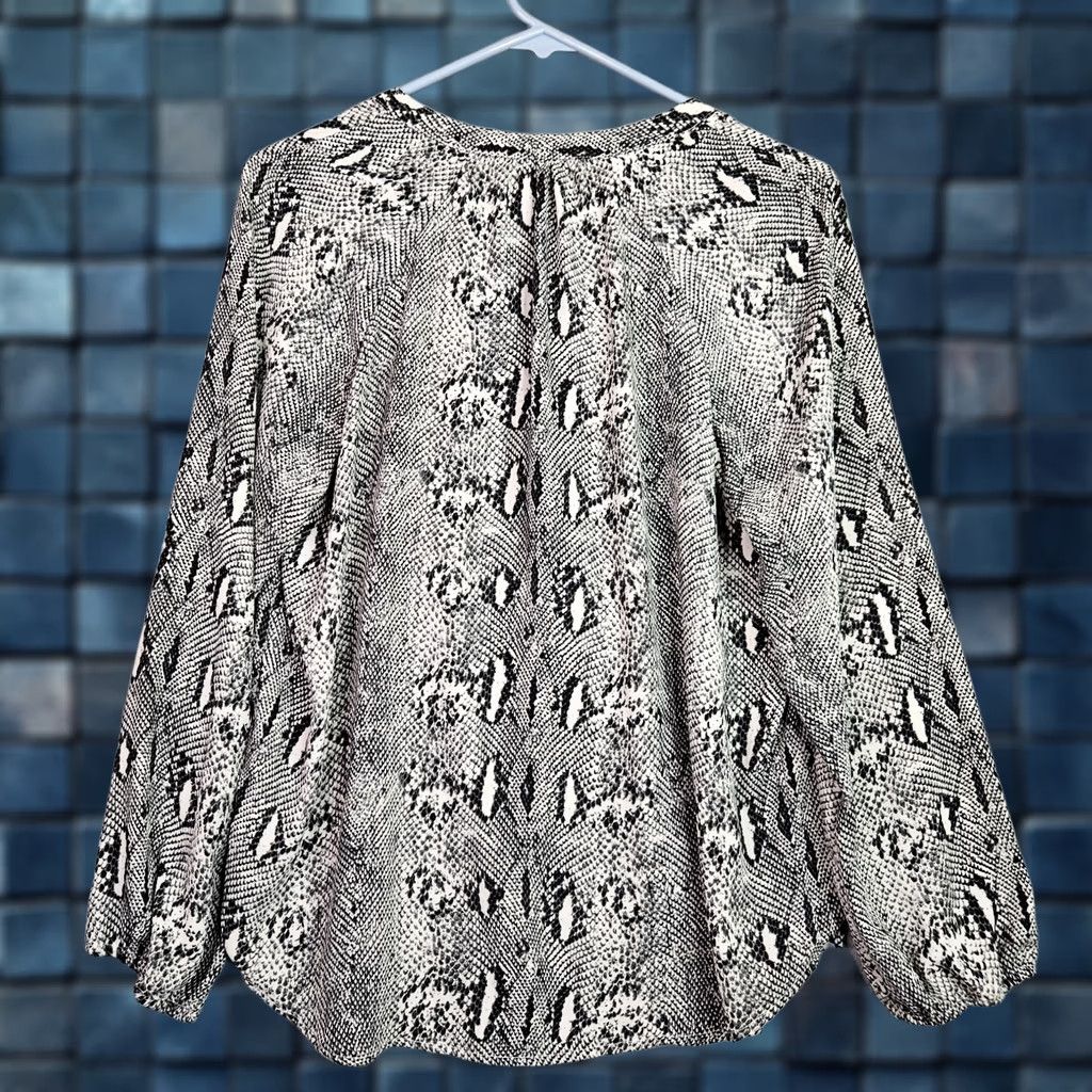 J.Crew J.Crew Blouse Women's Snake Print Button Front Lightweight Black White Multicolor Small S Shirt Top Casual Everyday Modern Regular Fit Size S / US 4 / IT 40 - 1 Thumbnail
