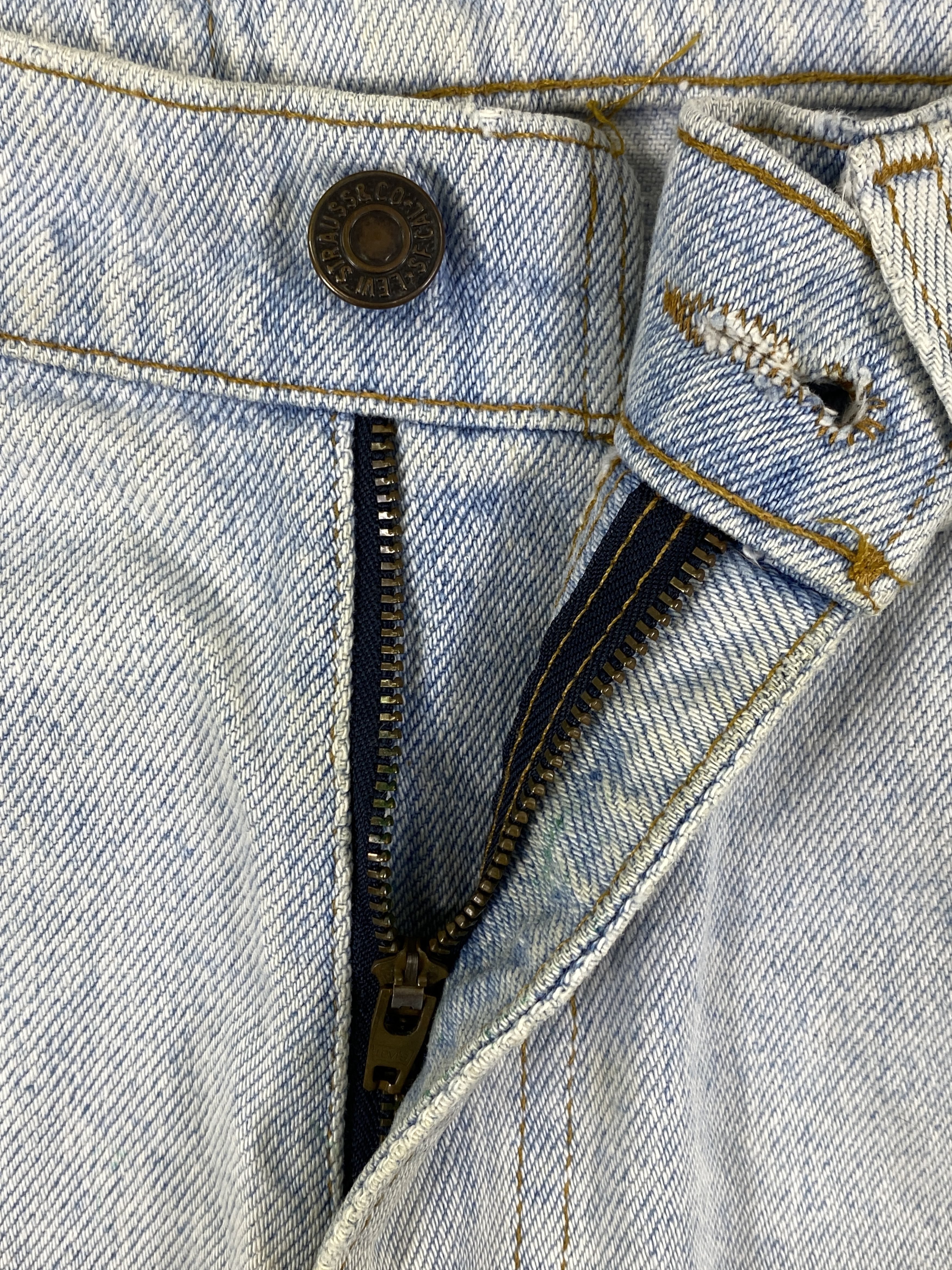 Levi's 90's Light Wash Vintage Levi's 550 USA 35x34 Denim -JN1826 Size US 35 - 6 Thumbnail