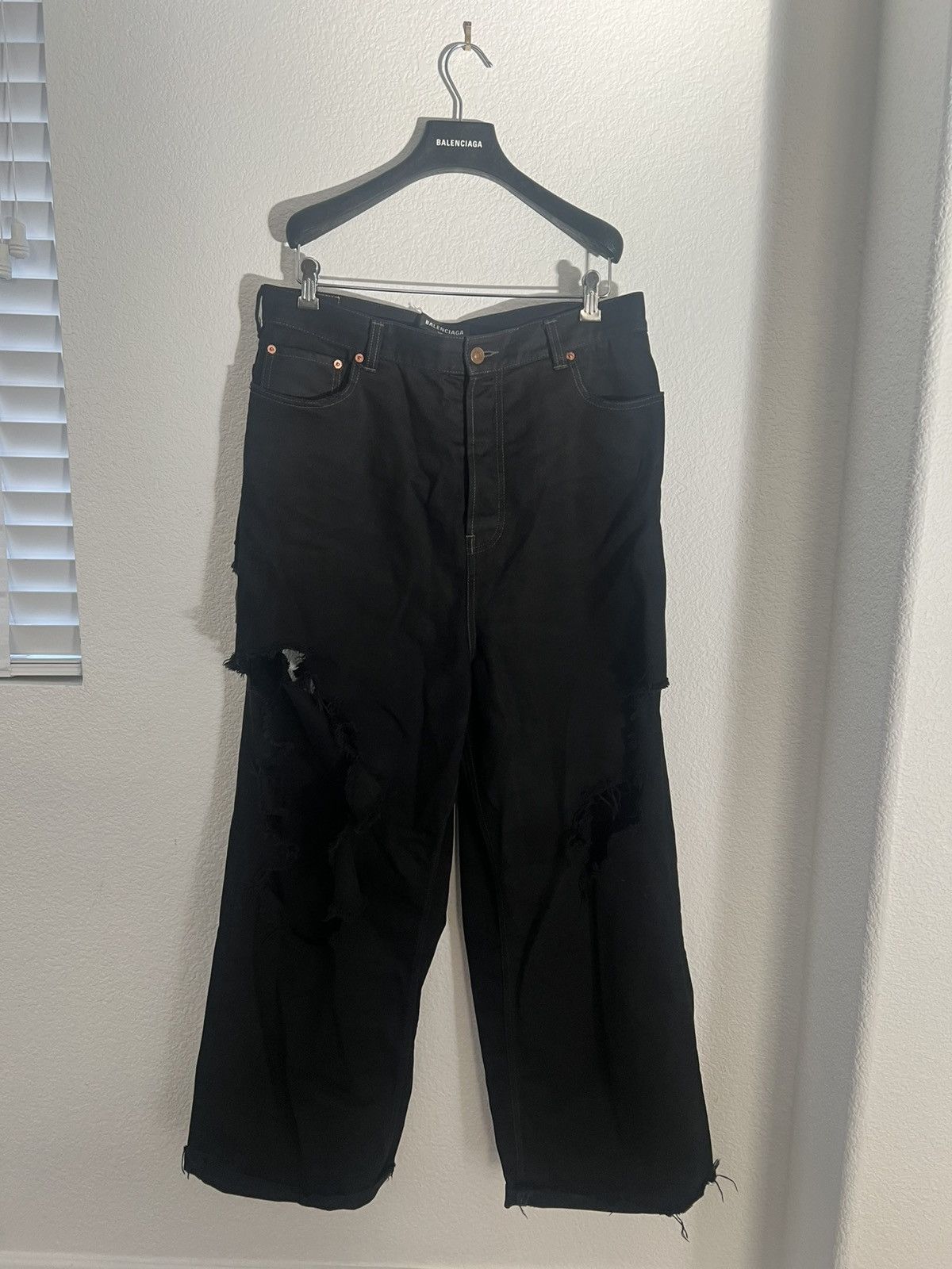 Balenciaga Balenciaga ripped denim Size US 36 / EU 52 - 1 Thumbnail