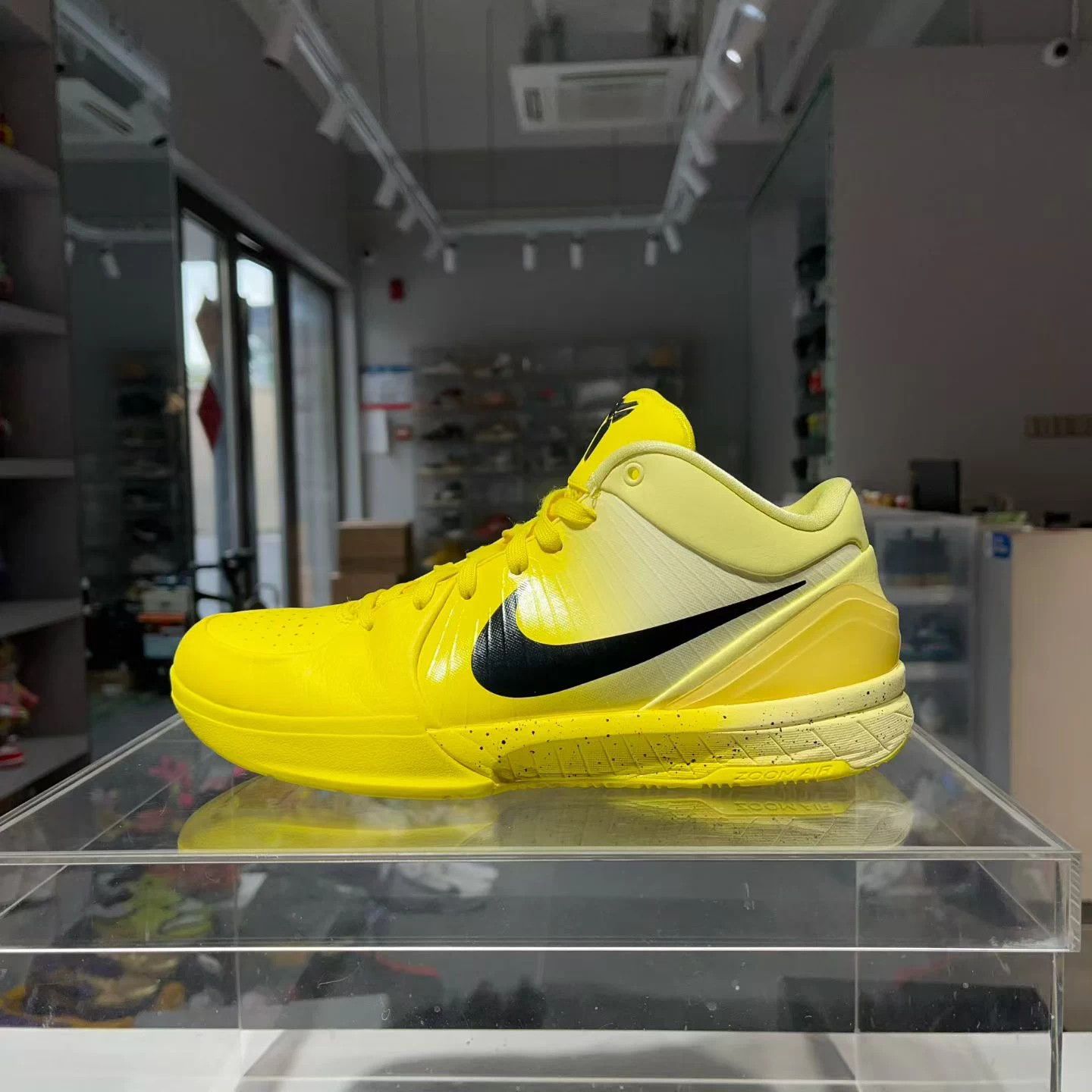 Nike Kyrie 4 Nai Gao EUR 42 Worn 2x Size US 9 / EU 42 - 2 Thumbnail