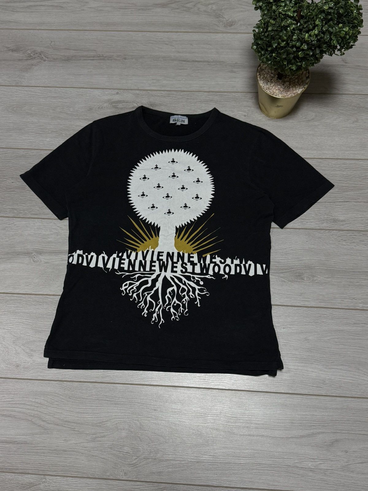Vivienne Westwood Vivienne Westwood RARE big tree monogram orb spell tee eb0 Size US L / EU 52-54 / 3 - 4 Thumbnail