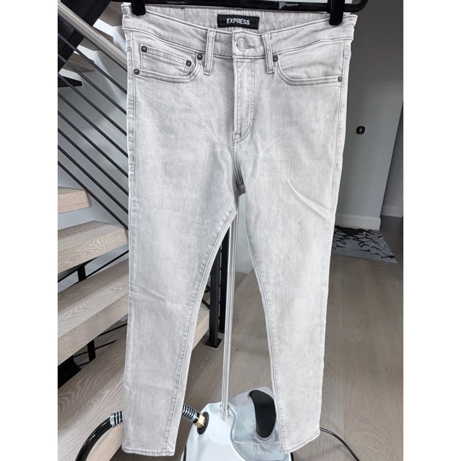Express Express Men’s Super Skinny light Gray Slim Jeans size 30*30 Size US 30 / EU 46 - 2 Thumbnail