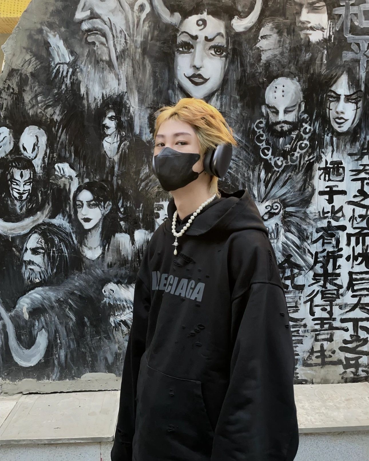 Balenciaga Balenciaga 22fw Destroyed Hoodie，size s（oversize） Size US S / EU 44-46 / 1 - 4 Thumbnail