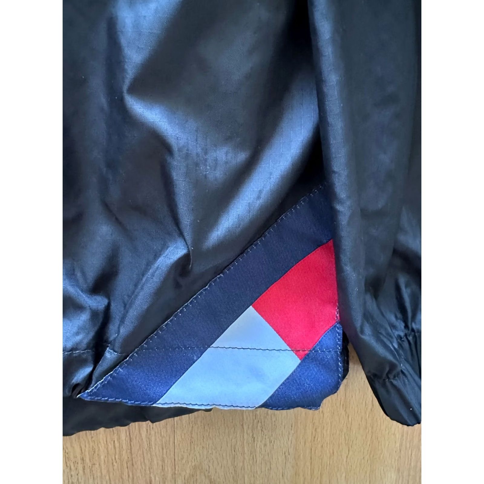 Tommy Hilfiger VINTAGE Tommy Hilfiger Tommy Jeans Windbreaker Jacket Mens Size Med Black 90s Size US 33 - 3 Thumbnail
