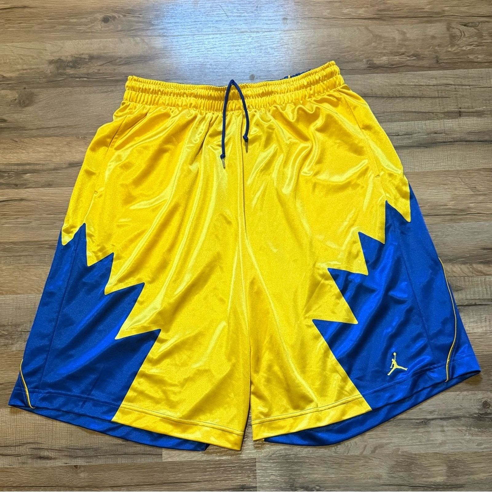 Jordan Brand Y2K Jordan Laney Silky Dazzle Shimmer Shorts Size US 32 / EU 48 - 2 Thumbnail