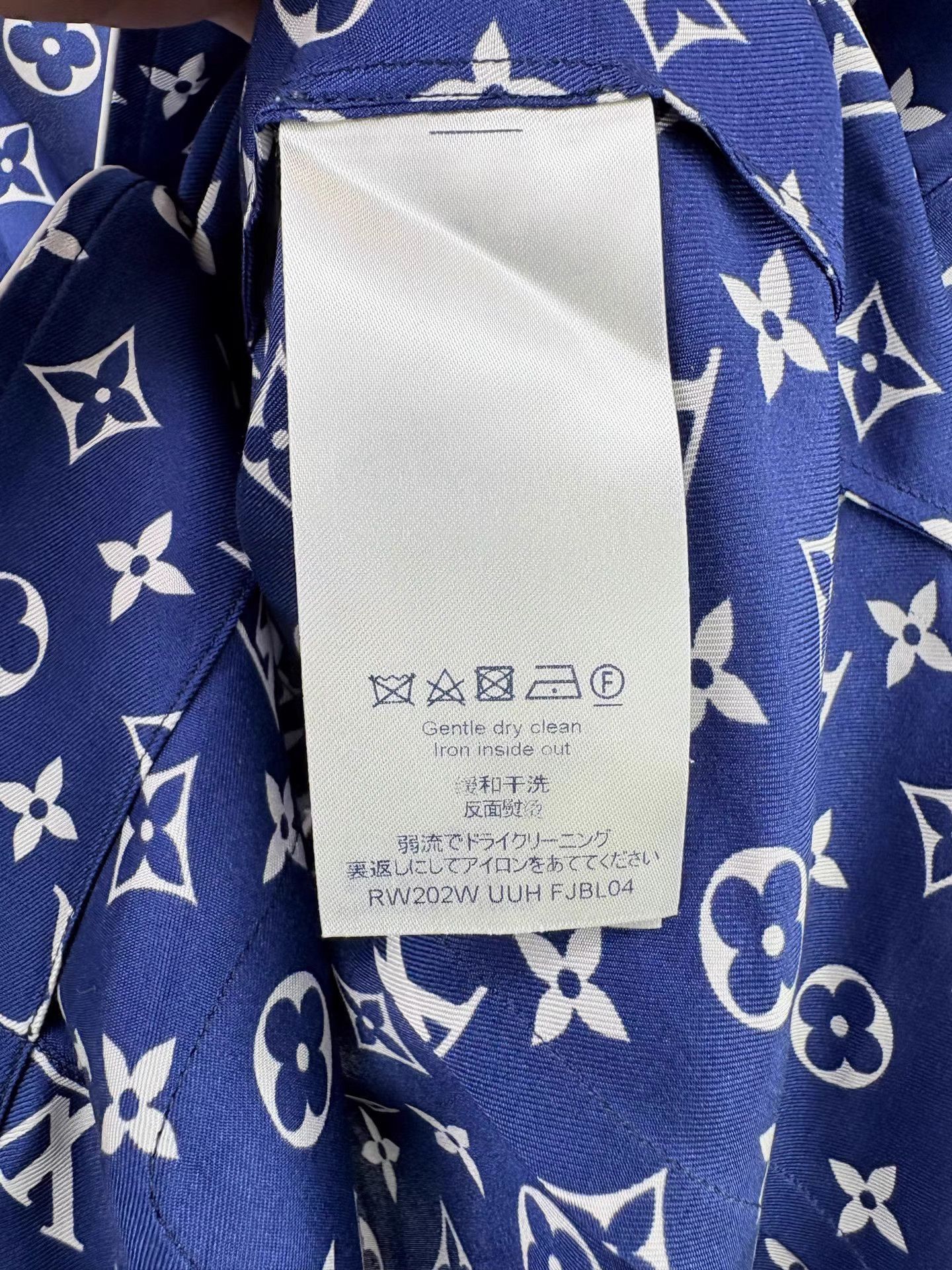 Louis Vuitton LOUIS VUITTON LV Monogram Silk Shirt Size XS / US 0-2 / IT 36-38 - 5 Thumbnail