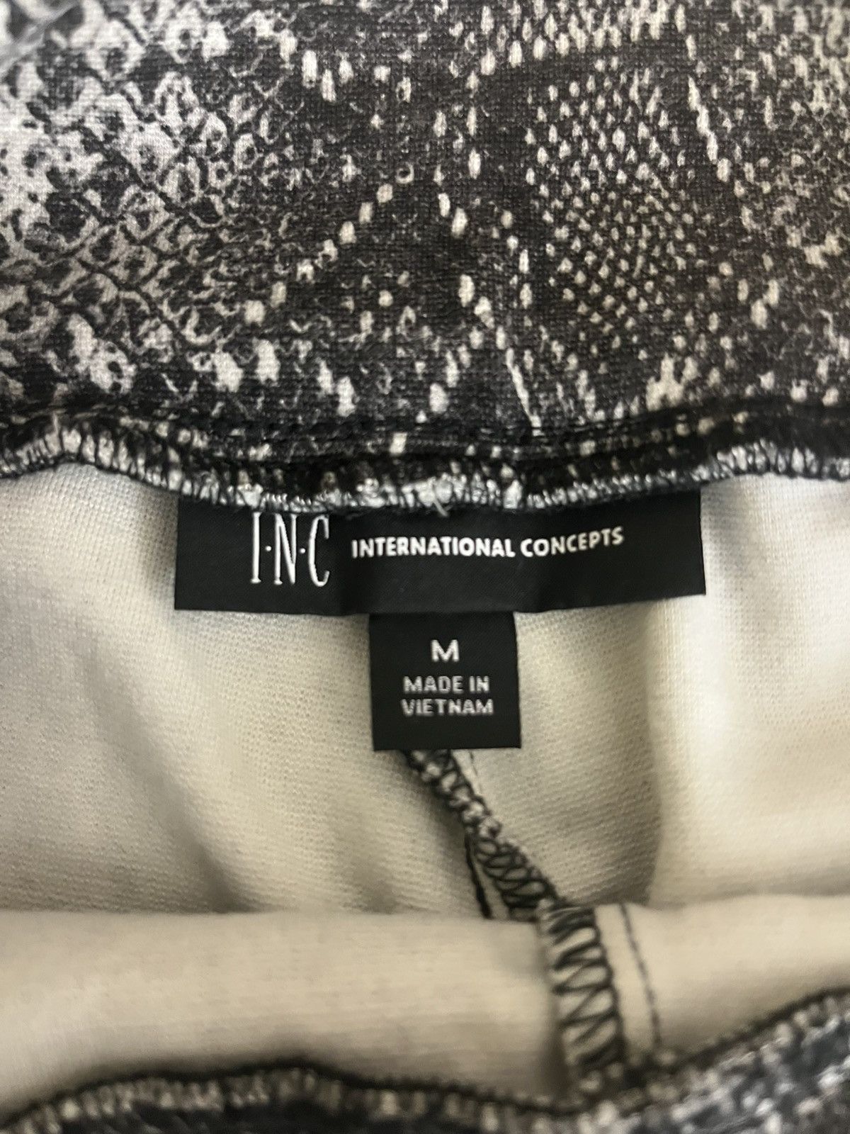 I.N.C INC Concepts Black/White Snake Print Leggings Size 28" / US 6 / IT 42 - 2 Thumbnail