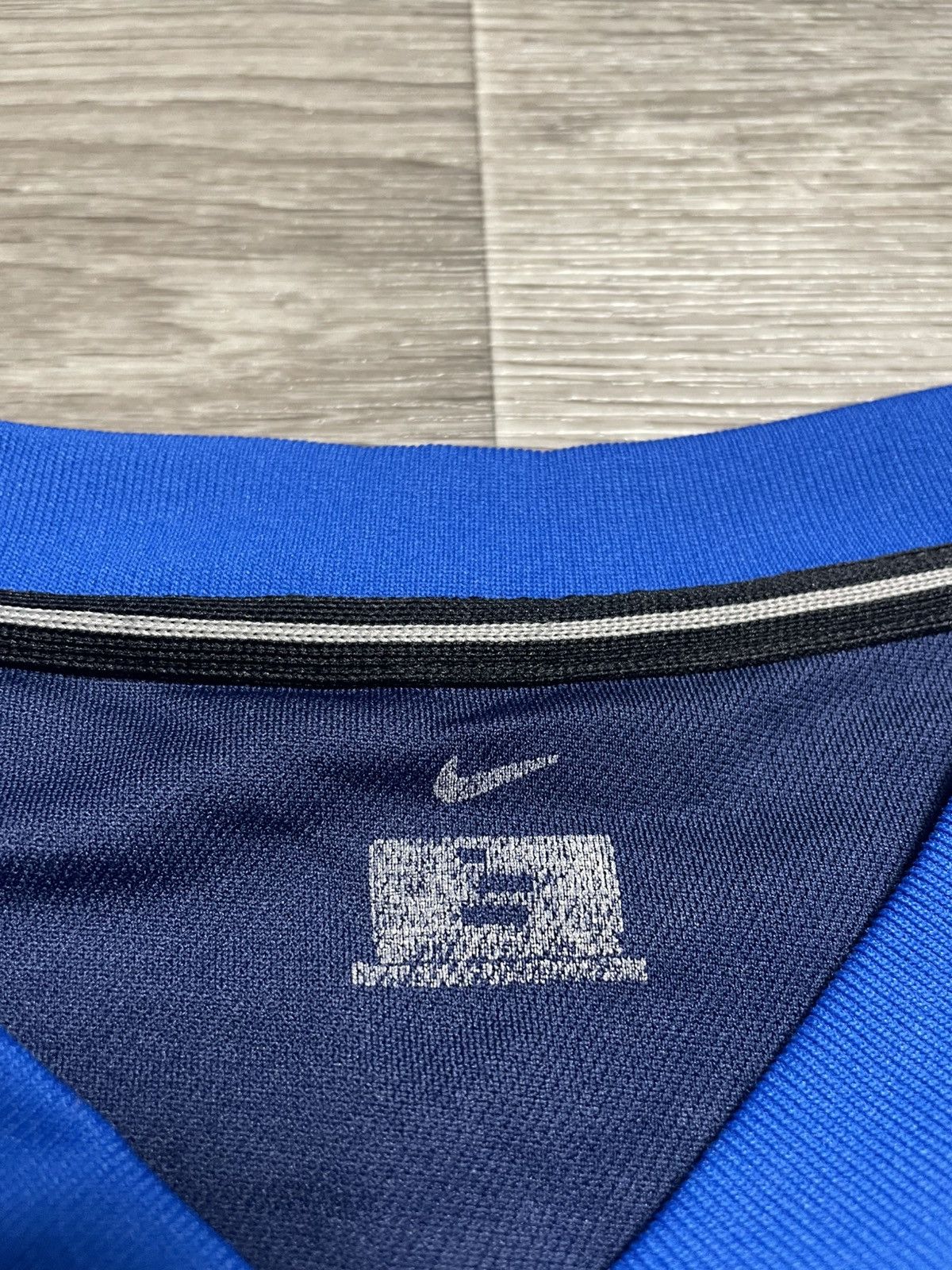 Nike Vintage Nike T90 Central Swoosh Logo Soccer Football T-Shirt Size US XL / EU 56 / 4 - 8 Thumbnail