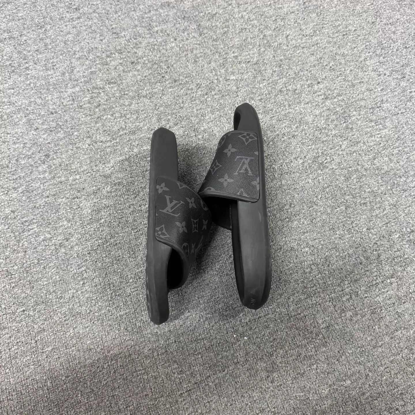 Louis Vuitton Louis Vuitton Black & Gray Monogram Slides 39 99 New Size US 6 / EU 39 - 5 Thumbnail