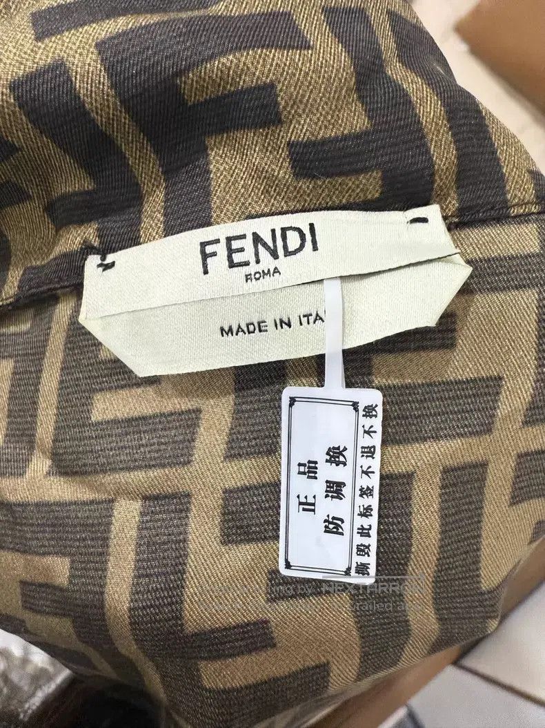 Fendi Fendi Shirt, Made in Italy Size XS / US 0-2 / IT 36-38 - 2 Thumbnail