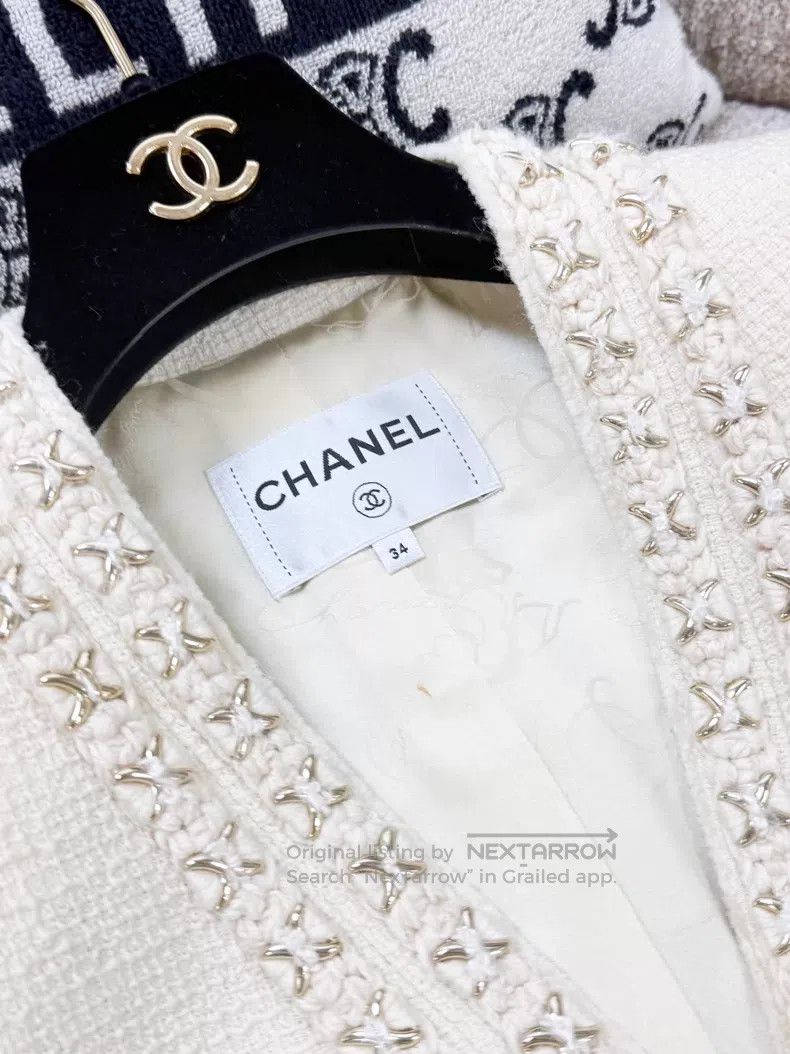 Chanel Chanel Beige gold buckle white moonlight rolled edge two p Size XXS / US 00 / IT 34 - 5 Thumbnail