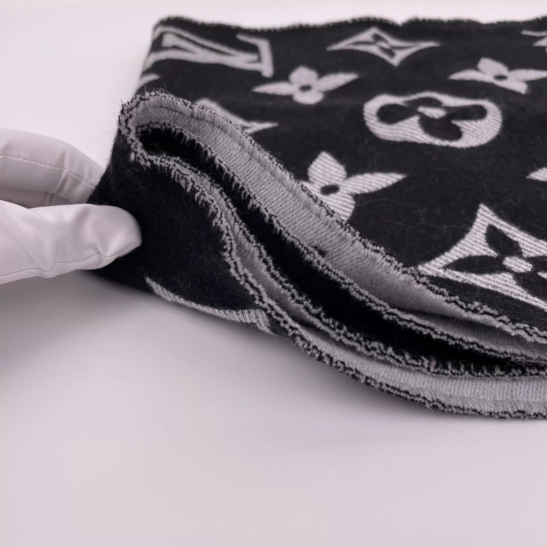 Louis Vuitton LV wool color blocked black & gray scarf 34*170 Size ONE SIZE - 8 Thumbnail