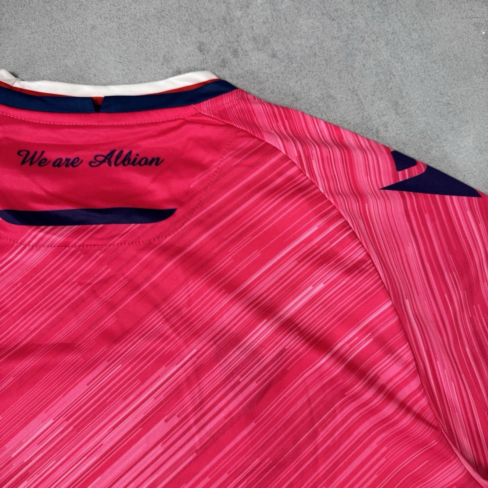 Macron West Bromwich Albion 2025-2026 Pink Soccer Jersey Size XL Size US XL / EU 56 / 4 - 14 Thumbnail