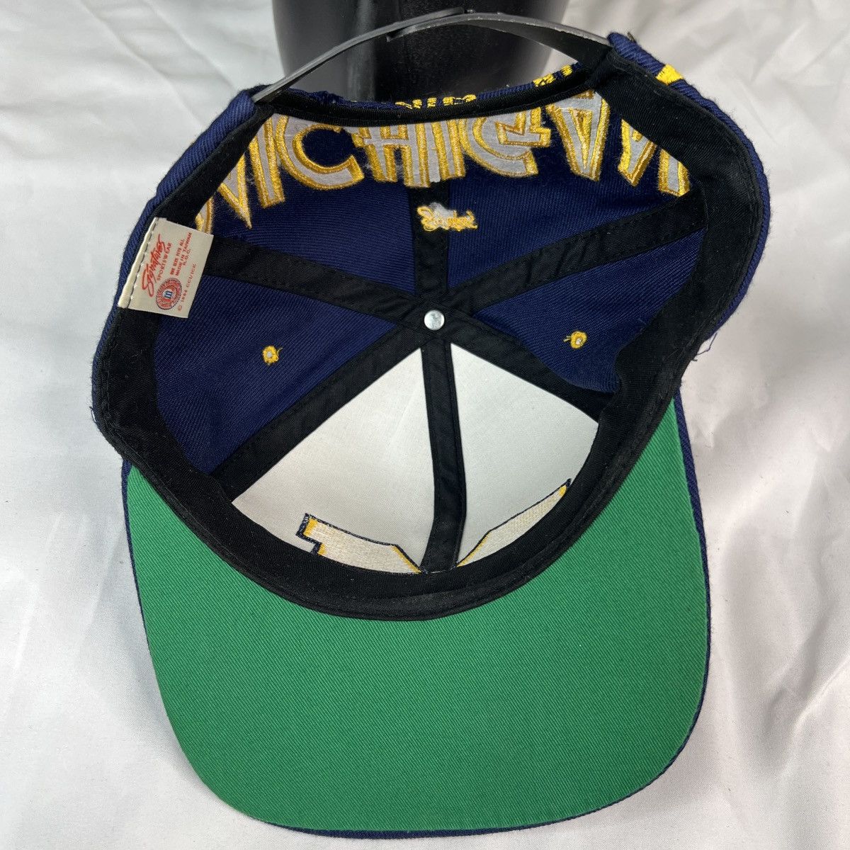 Signatures VINTAGE Signatures University of Michigan BIG LOGO Snapback Size ONE SIZE - 9 Thumbnail
