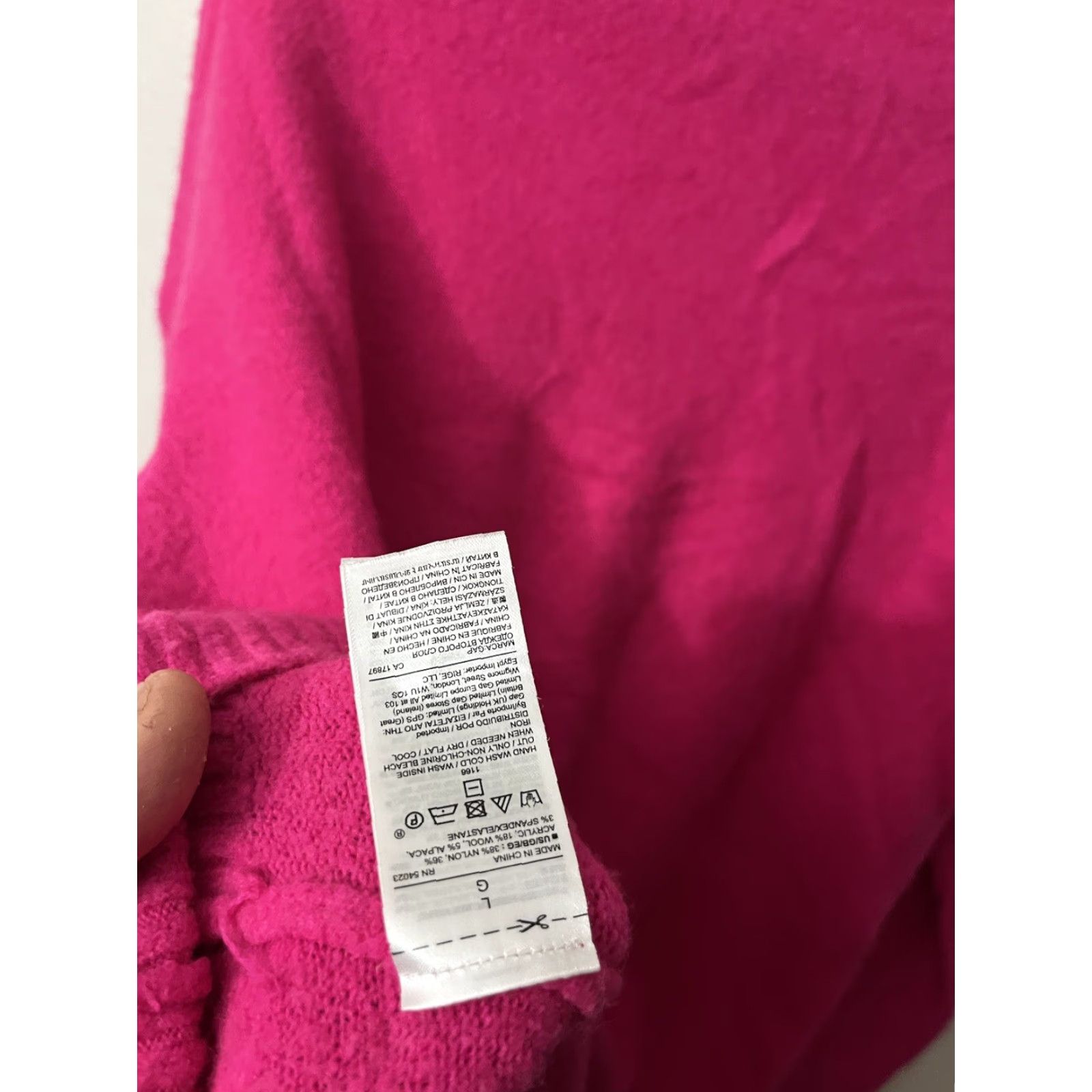 Gap GAP Women's Large V-Neck Pullover Sweater Merino Extra Fine Wool Blend Hot Pink Size L / US 10 / IT 46 - 4 Thumbnail