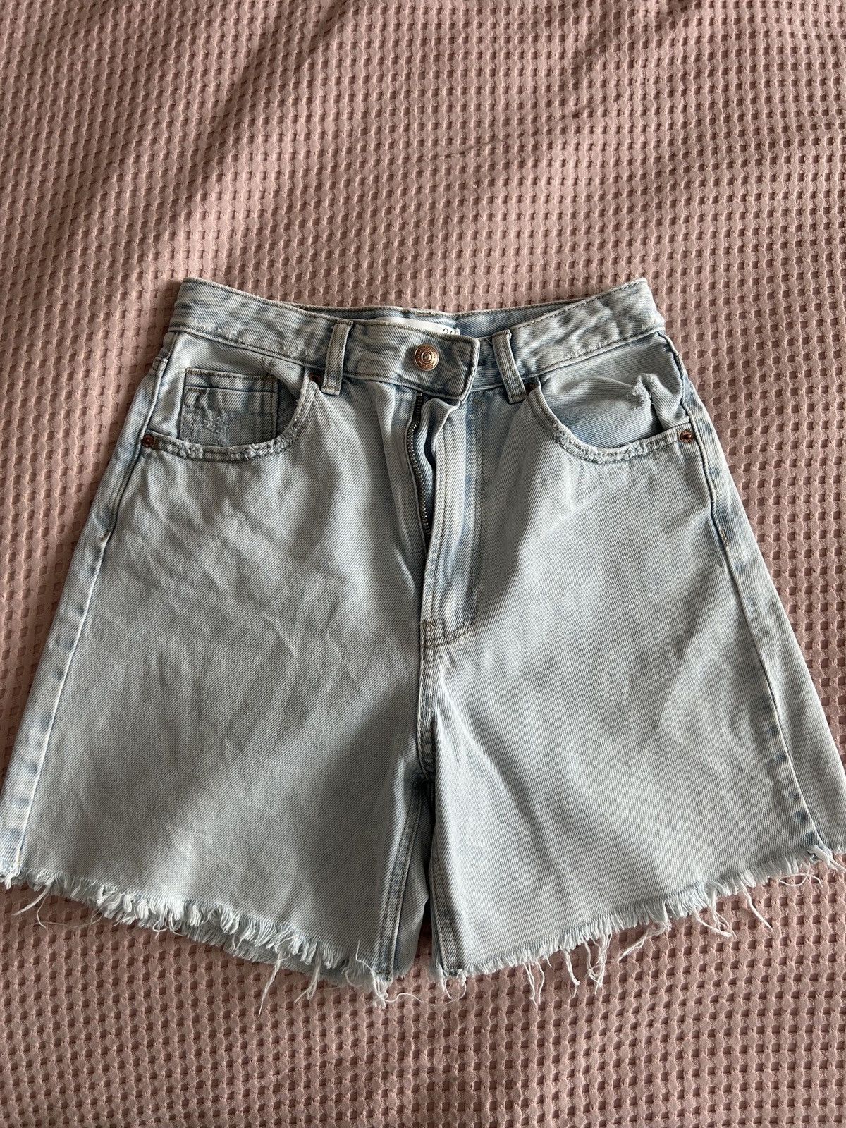 Stradivarius Stradivarius High-Waisted Light Wash Denim Shorts Size Size 26" / US 2 / IT 38 - 1 Thumbnail
