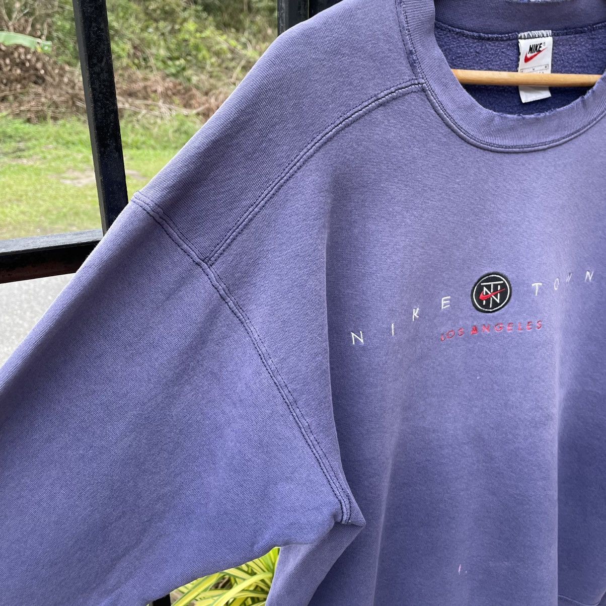 Nike 🔥Vintage 90s Nike Town Center Logo Distress Sweatshirts Size US M / EU 48-50 / 2 - 7 Thumbnail