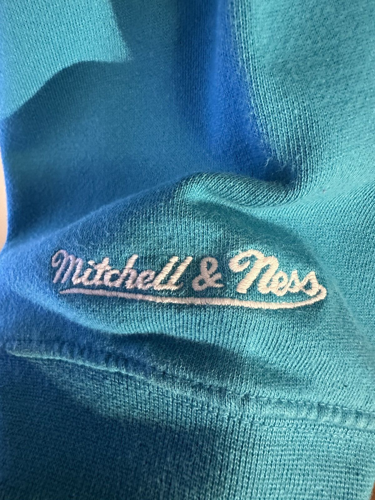 Mitchell & Ness Michell & Ness Charlotte Hornets NBA Crewneck Sweatshirt Size US L / EU 52-54 / 3 - 4 Thumbnail
