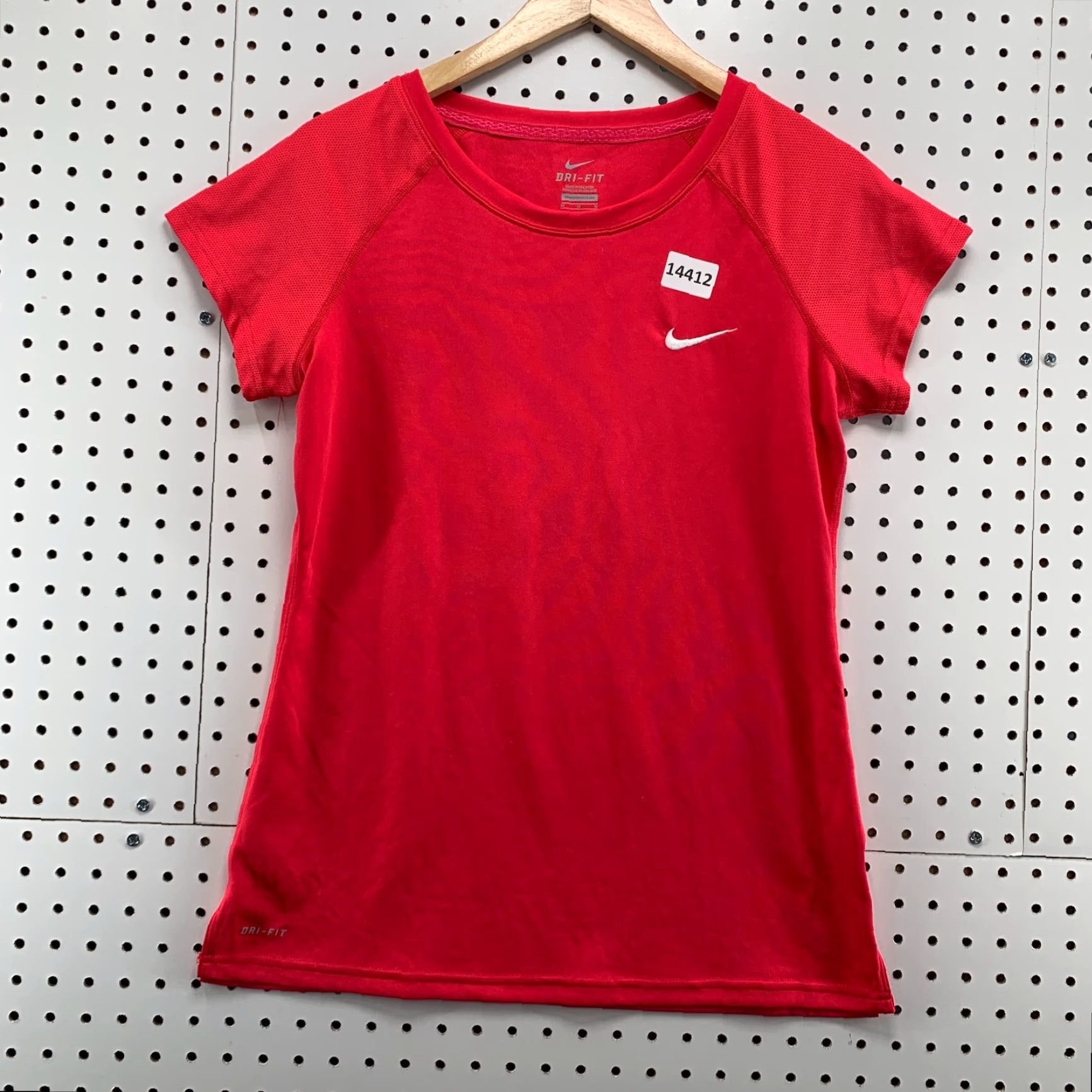 Nike Nike Dri-Fit Active Shirt Short Sleeve Womens M 16x27 Coral Red Nike Dri-Fit Athletic Tee 90s Event? Womens Fitness Shirt Size M / US 6-8 / IT 42-44 - 5 Thumbnail
