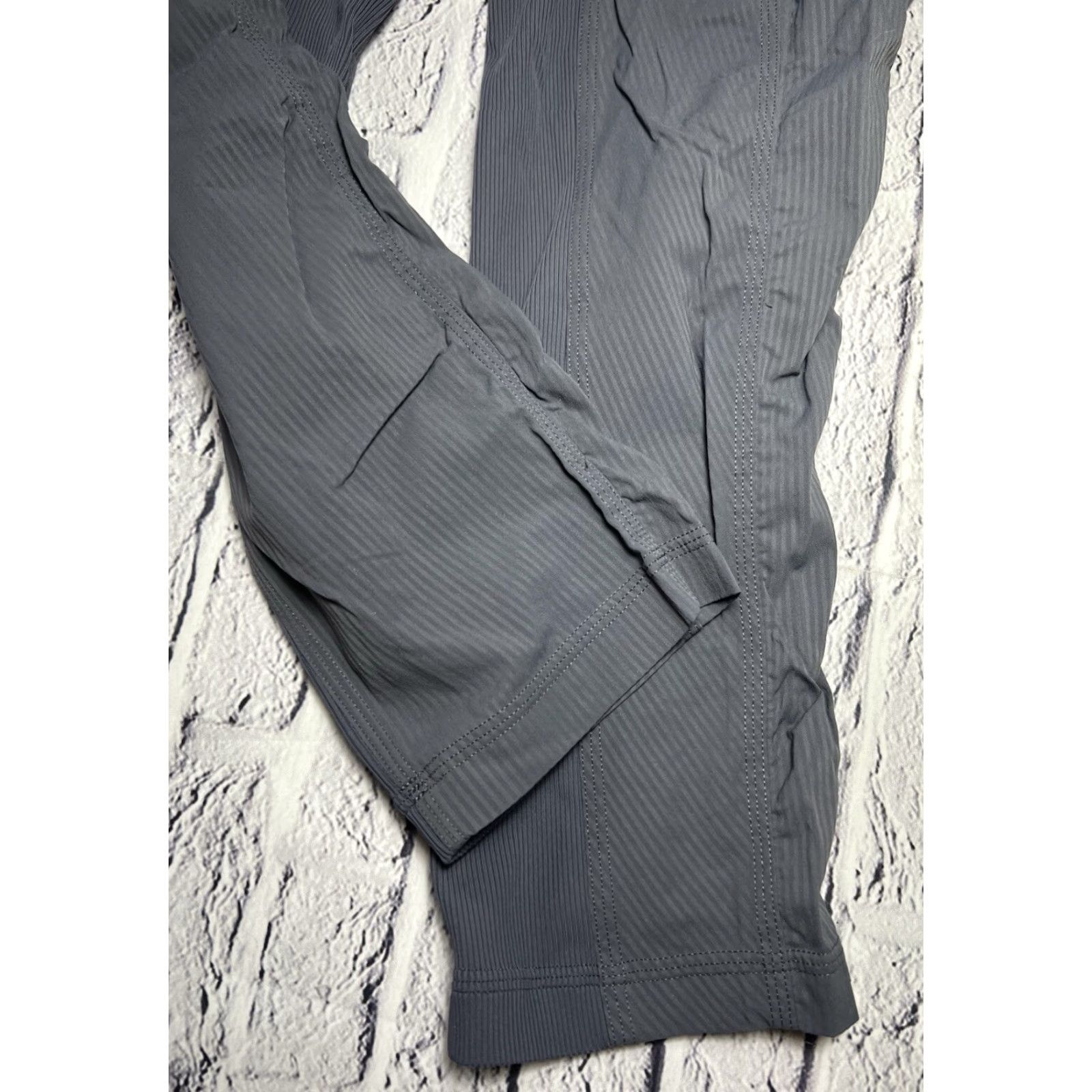 Lululemon Lululemon Street To Studio Pants 4 Women's Drawstring Ankle Gray Polyester Moisture Wicking Pockets Stretch Activewear Yoga Dance Regular Inseam 27 in Size 27" / US 4 / IT 40 - 3 Thumbnail