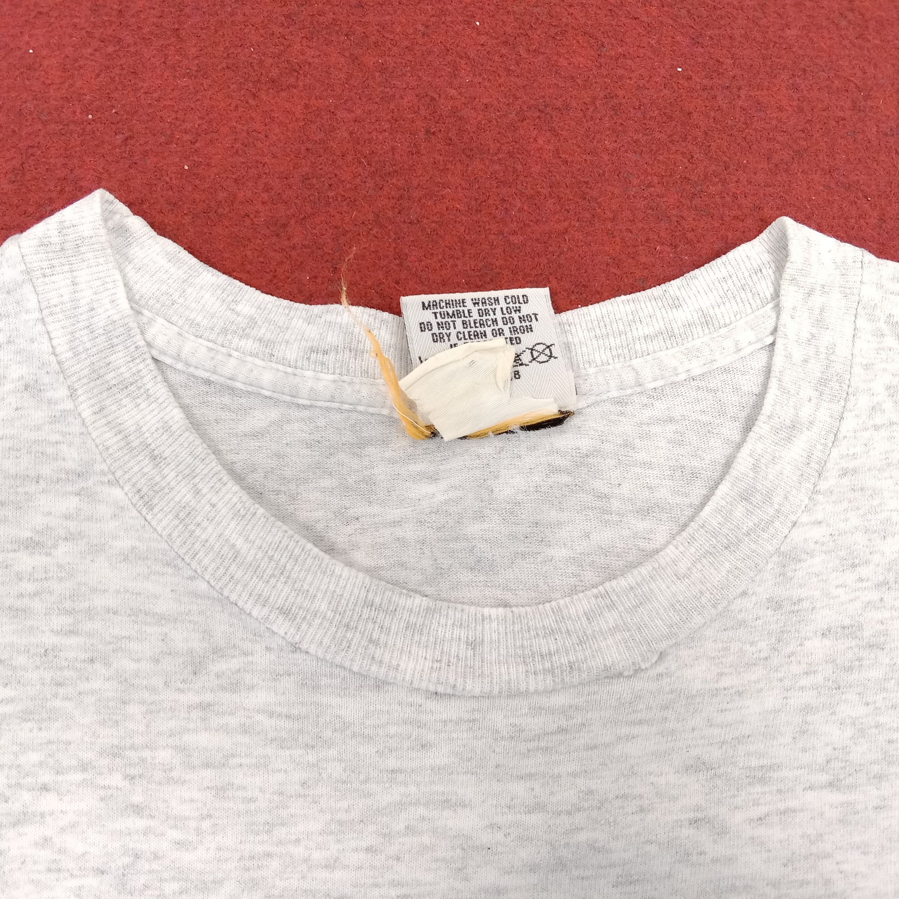 NBA × Nutmeg × Vintage Chicago Bulls Professional Basketball Team Vintage Tshirt Size US M / EU 48-50 / 2 - 9 Thumbnail