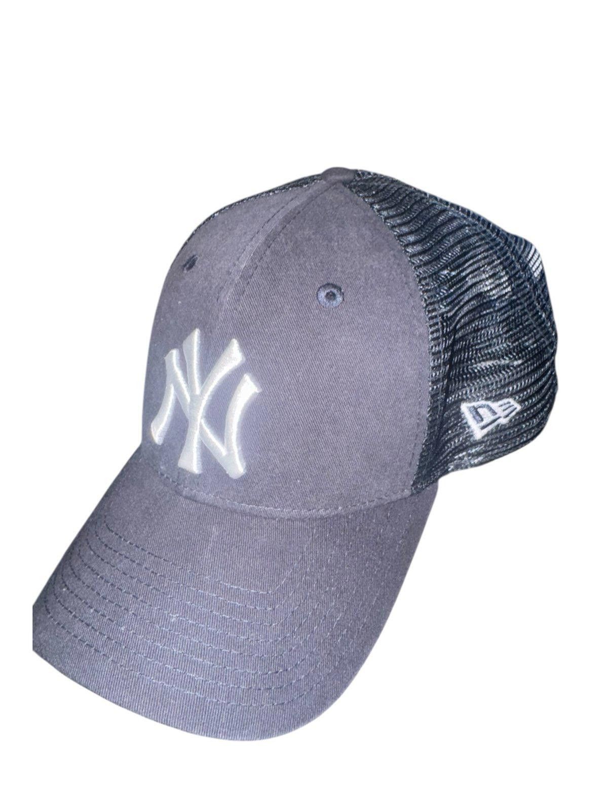 New Era New York Yankees Trucker SnapBack Hat Black Rare MLB New Era Size ONE SIZE - 1 Thumbnail