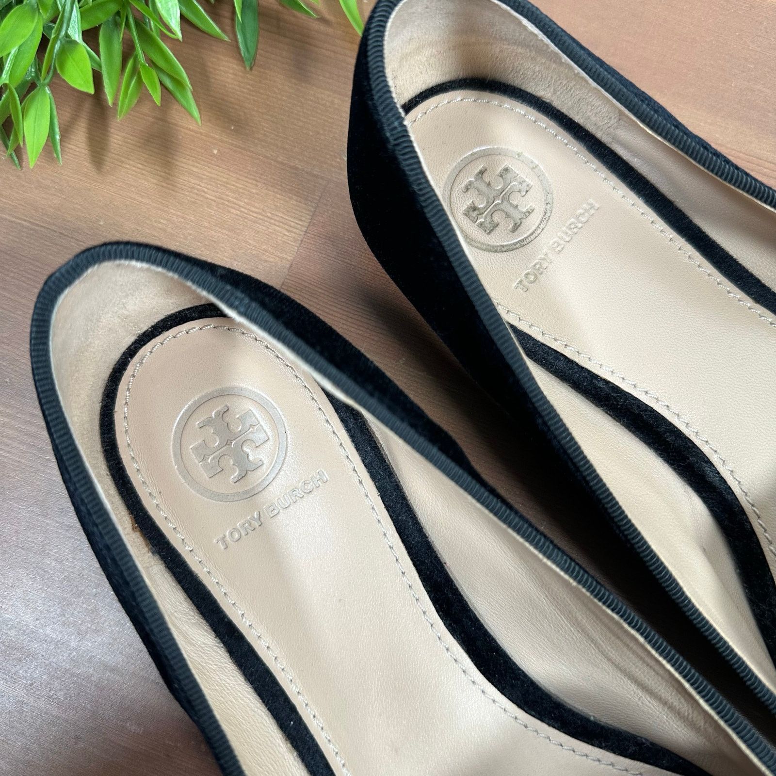 Tory Burch Tory Burch Embellished Peace Smocking Flats Black Velvet Size US 7.5 / IT 37.5 - 7 Thumbnail