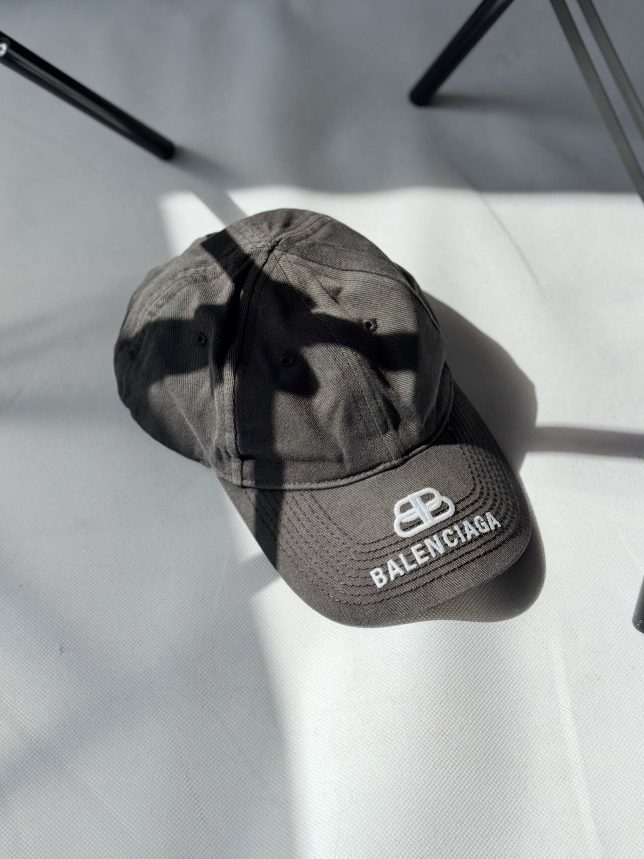 Balenciaga Balenciaga Cap Washed Black BB Used Large Hype Size ONE SIZE - 6 Thumbnail