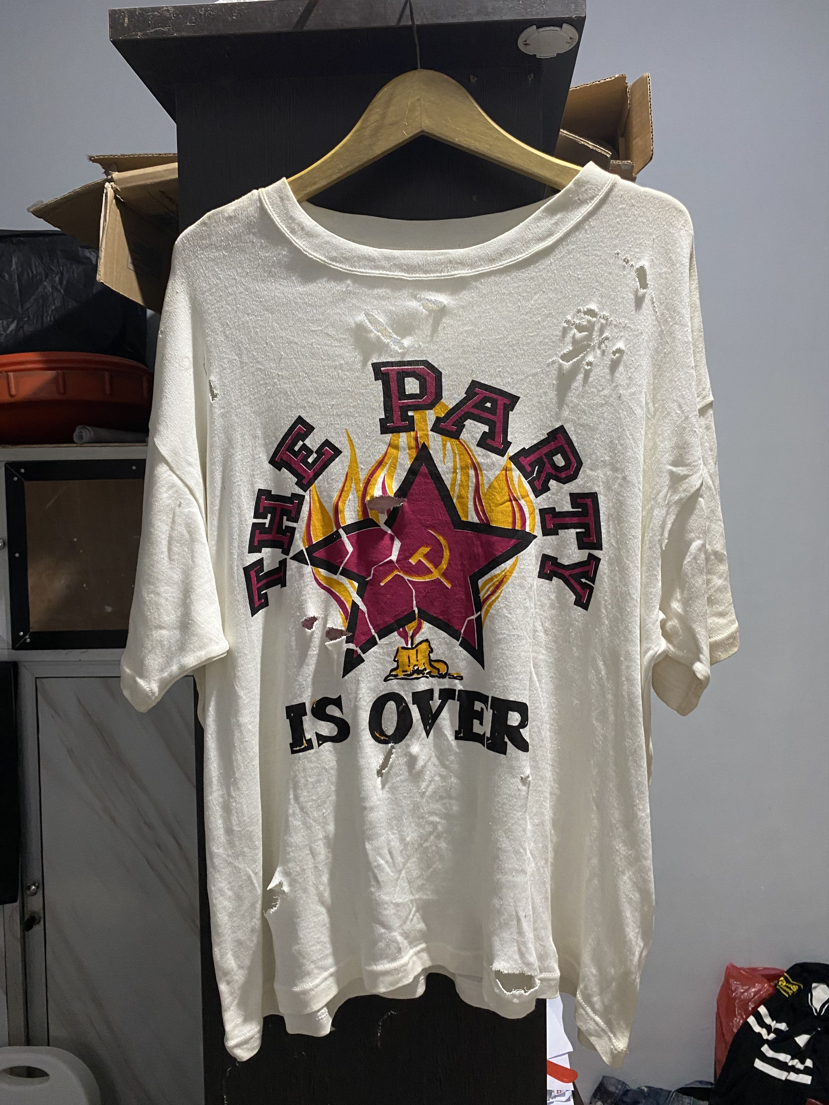 Other VINTAGE MC LENIN’S PARTY IS OVER THRASHED TSHIRT Size US L / EU 52-54 / 3 - 1 Thumbnail